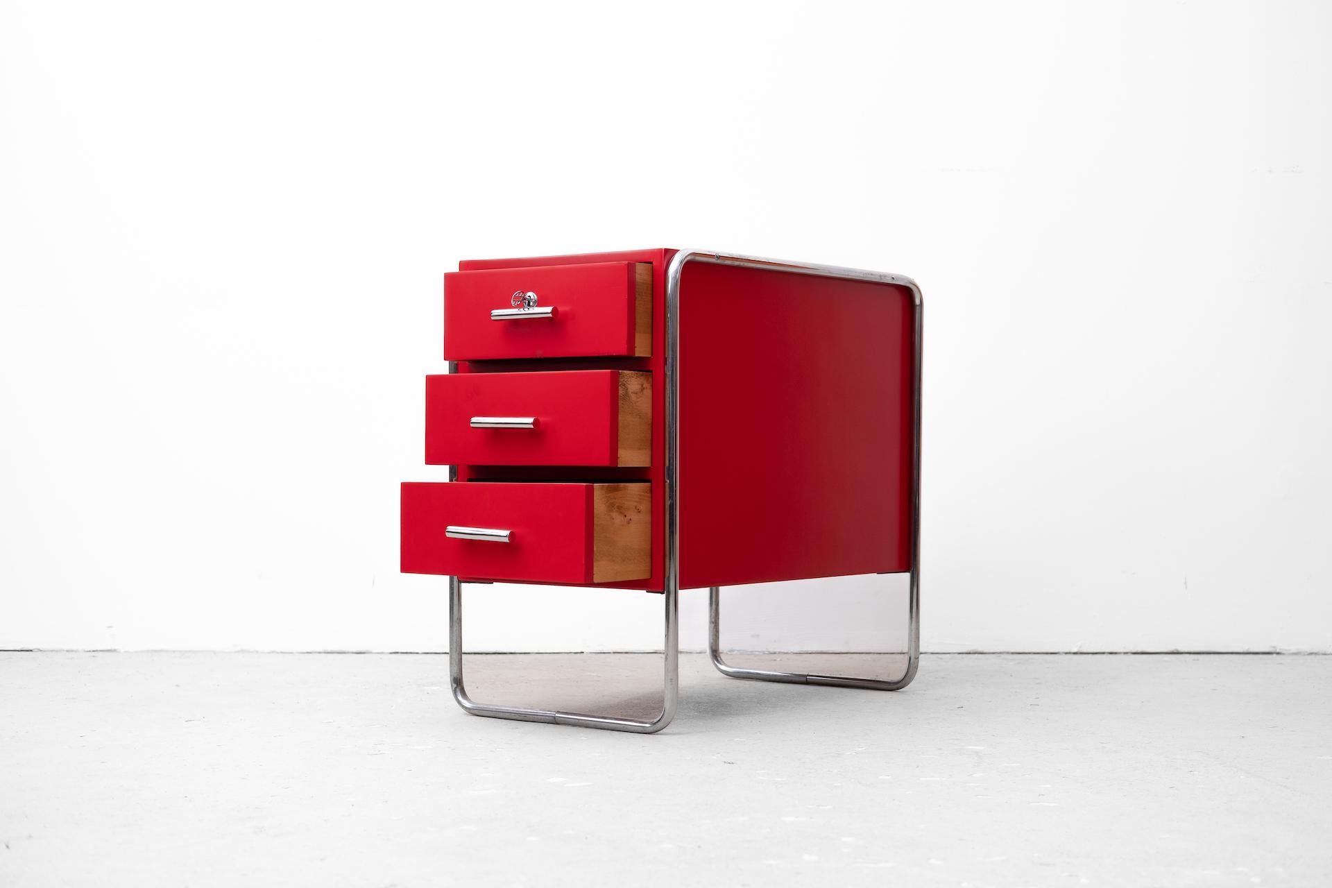 Original Bauhaus steelpipe-commode in red from Mücke Melder (CZK, around 1930) For Sale 5