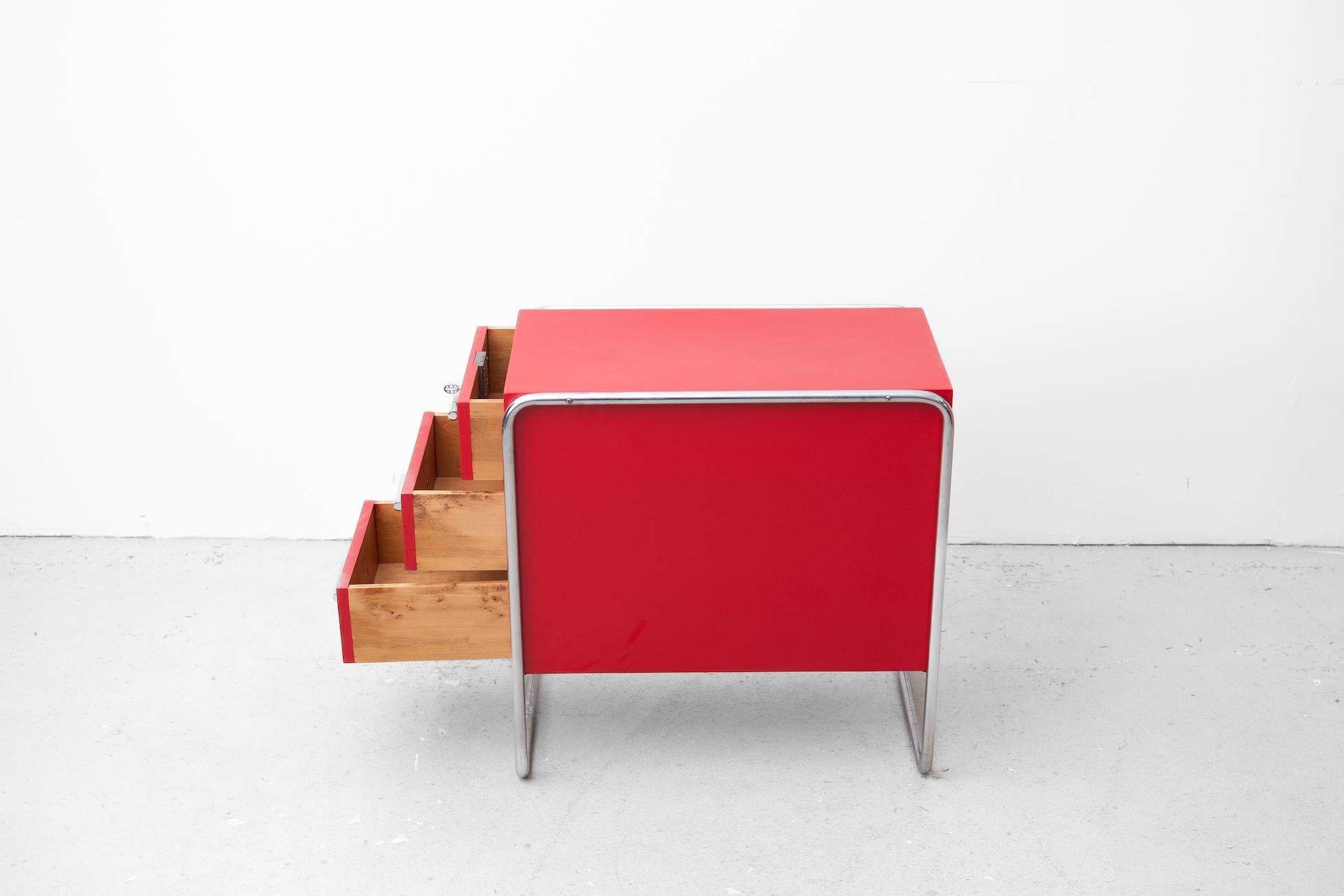 Original Bauhaus steelpipe-commode in red from Mücke Melder (CZK, around 1930) For Sale 9
