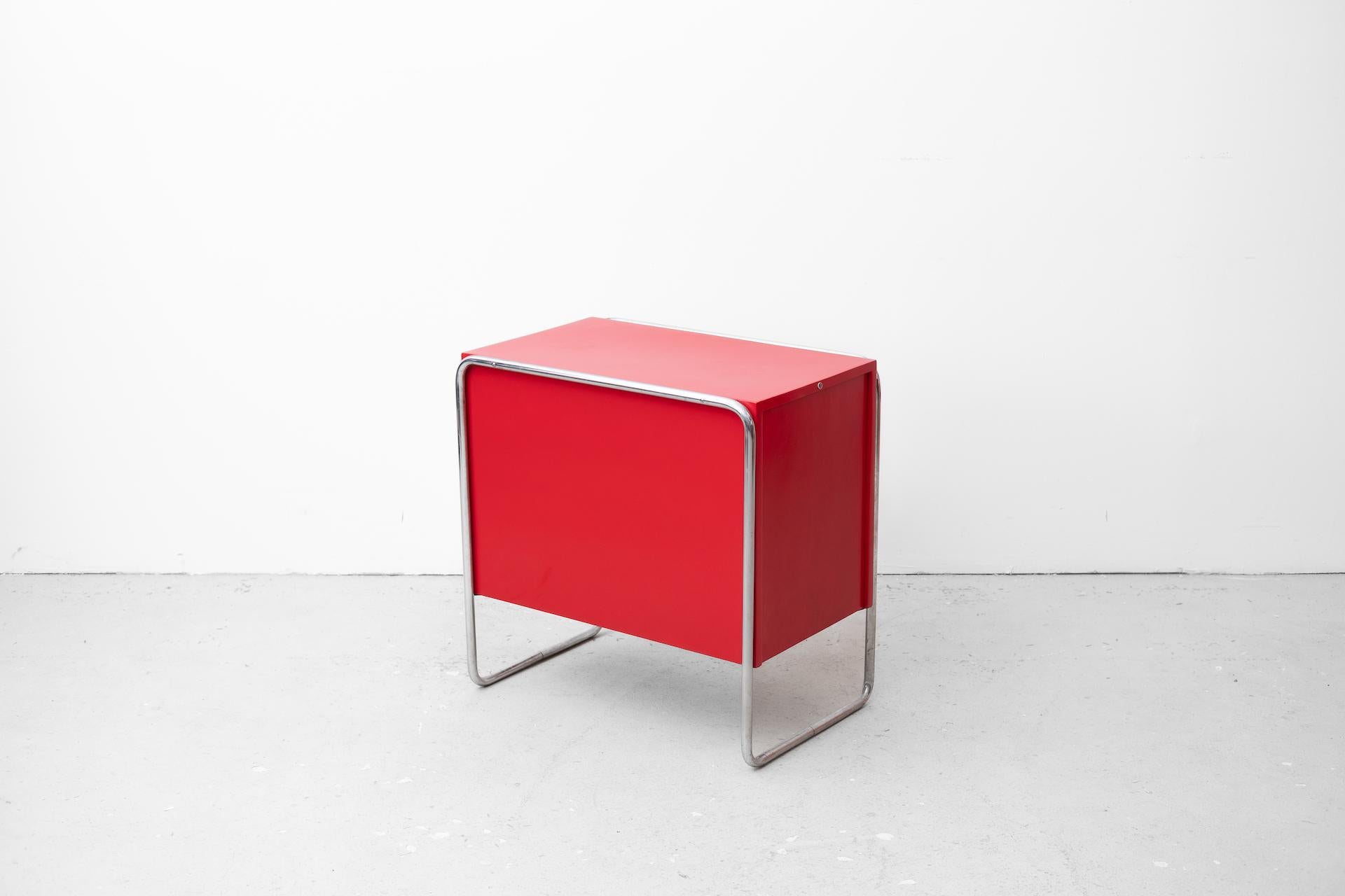 Original Bauhaus steelpipe-commode in red from Mücke Melder (CZK, around 1930) For Sale 11