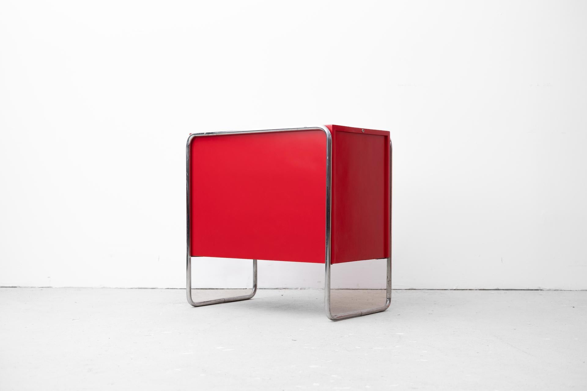 Original Bauhaus steelpipe-commode in red from Mücke Melder (CZK, around 1930) For Sale 12