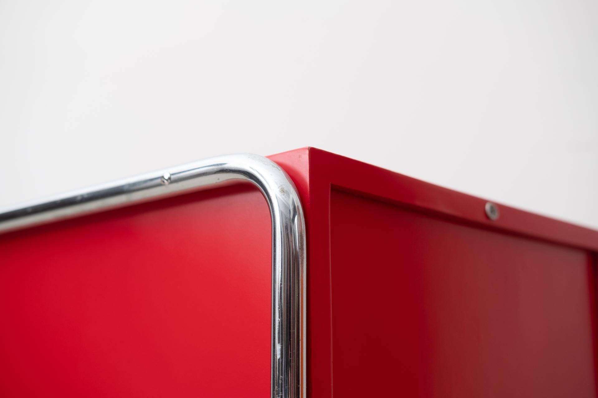 Original Bauhaus steelpipe-commode in red from Mücke Melder (CZK, around 1930) For Sale 13