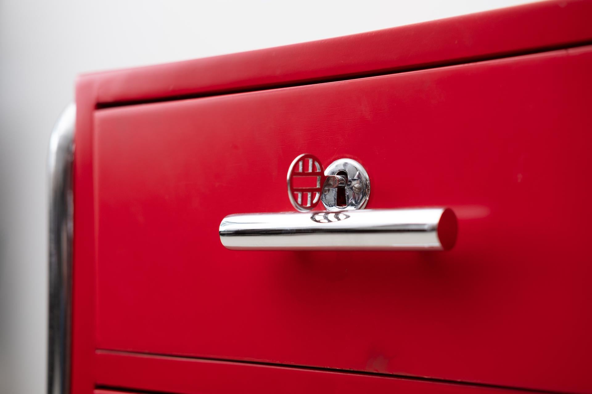 Steel Original Bauhaus steelpipe-commode in red from Mücke Melder (CZK, around 1930) For Sale