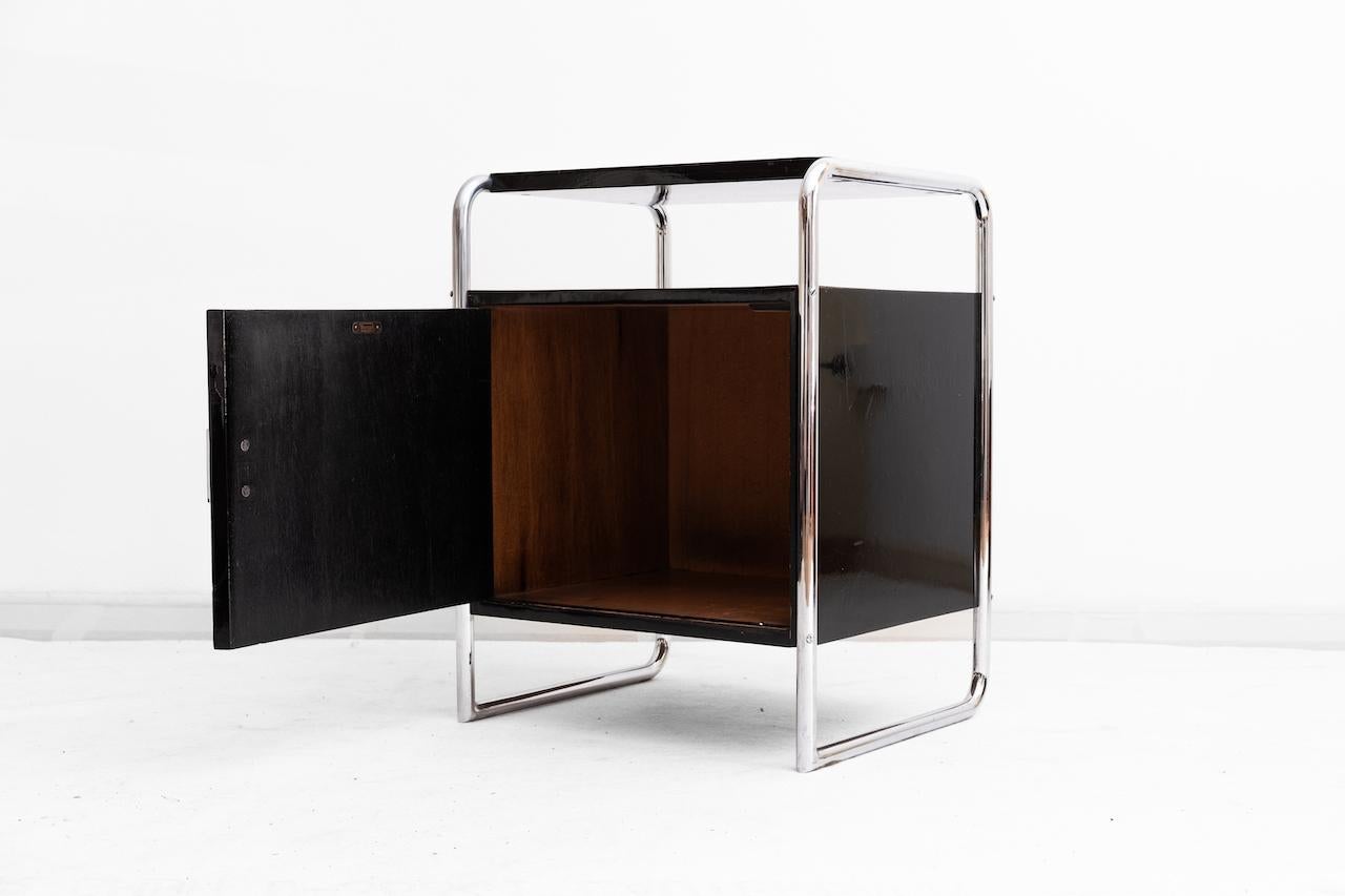 Original Bauhaus Stahlpipe-Nachttisch aus Stahl, J. Fenyves für Thonet (1930), Nr. B 107 (Niederländisch) im Angebot