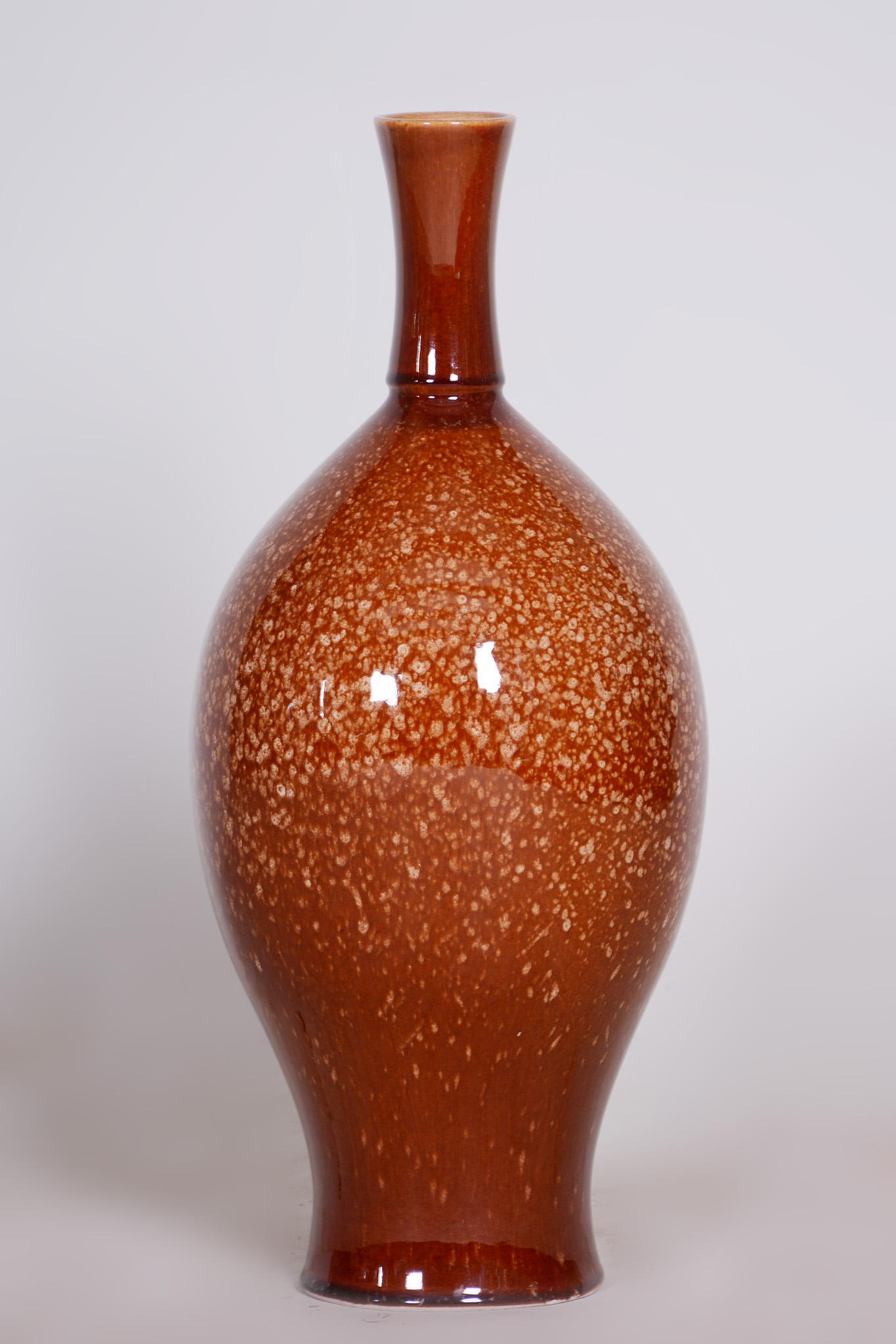 Original Bauhaus Vase, Glazed Ceramics, Well-Preserved Condition.

Period: 1950-1959
Source: Czechia
Material: Glazed ceramics

Perfectly preserved, undamaged vase.
