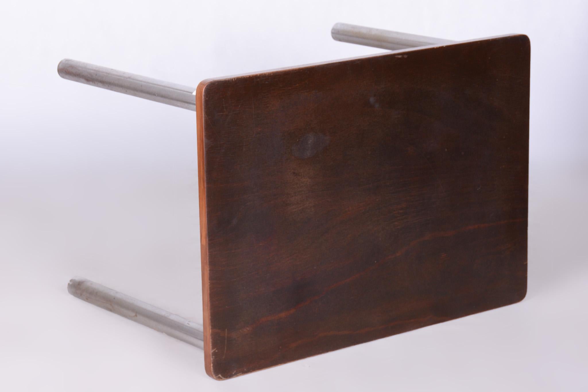 Originaler Bauhaus-Tisch aus Nussbaumholz, Originalzustand, neu restauriert, polnisch, tschechisch, 1930er Jahre (Stahl)