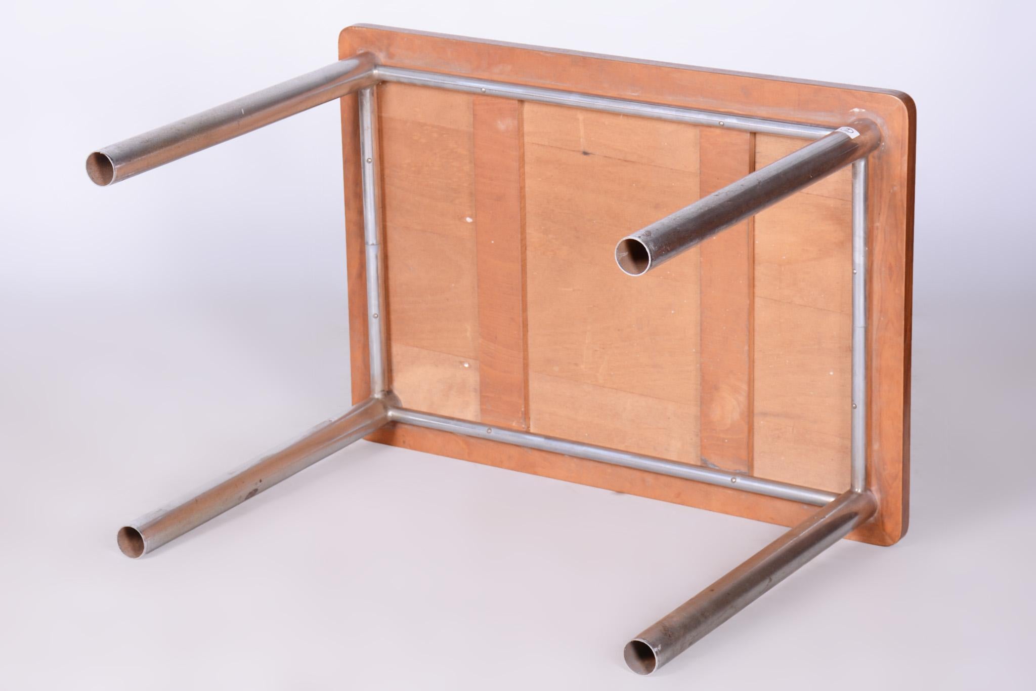Originaler Bauhaus-Tisch aus Nussbaumholz, Originalzustand, neu restauriert, polnisch, tschechisch, 1930er Jahre 1