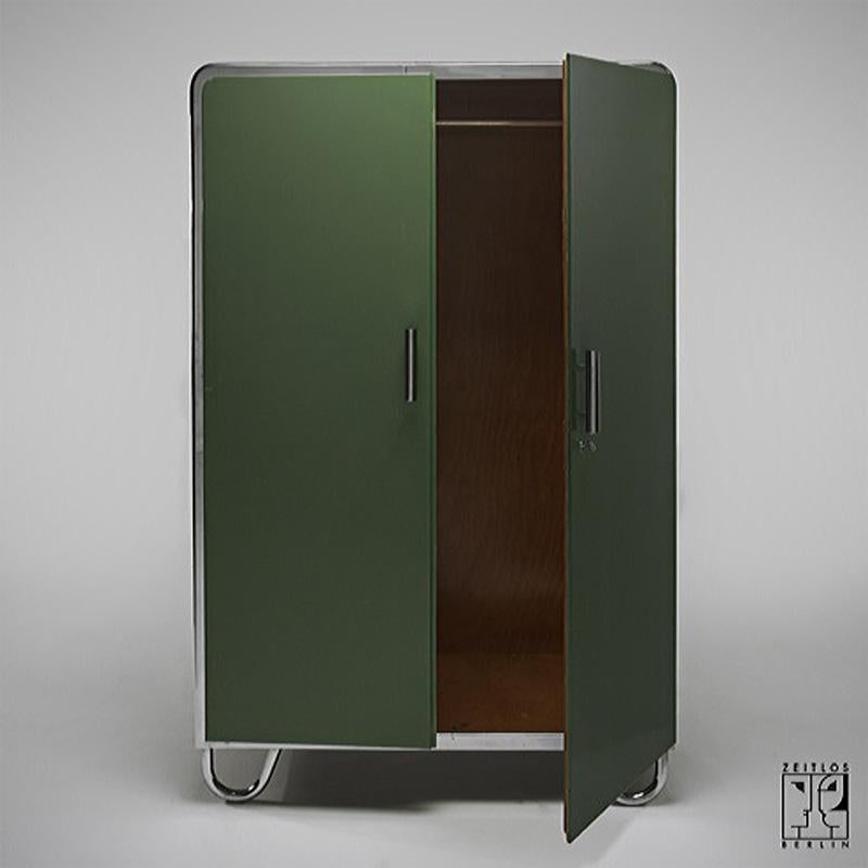 Armoire Bauhaus d'origine de Rudolf Slezak de couleur vert émeraude des années 1930 Excellent état - En vente à PRAHA 4, CZ