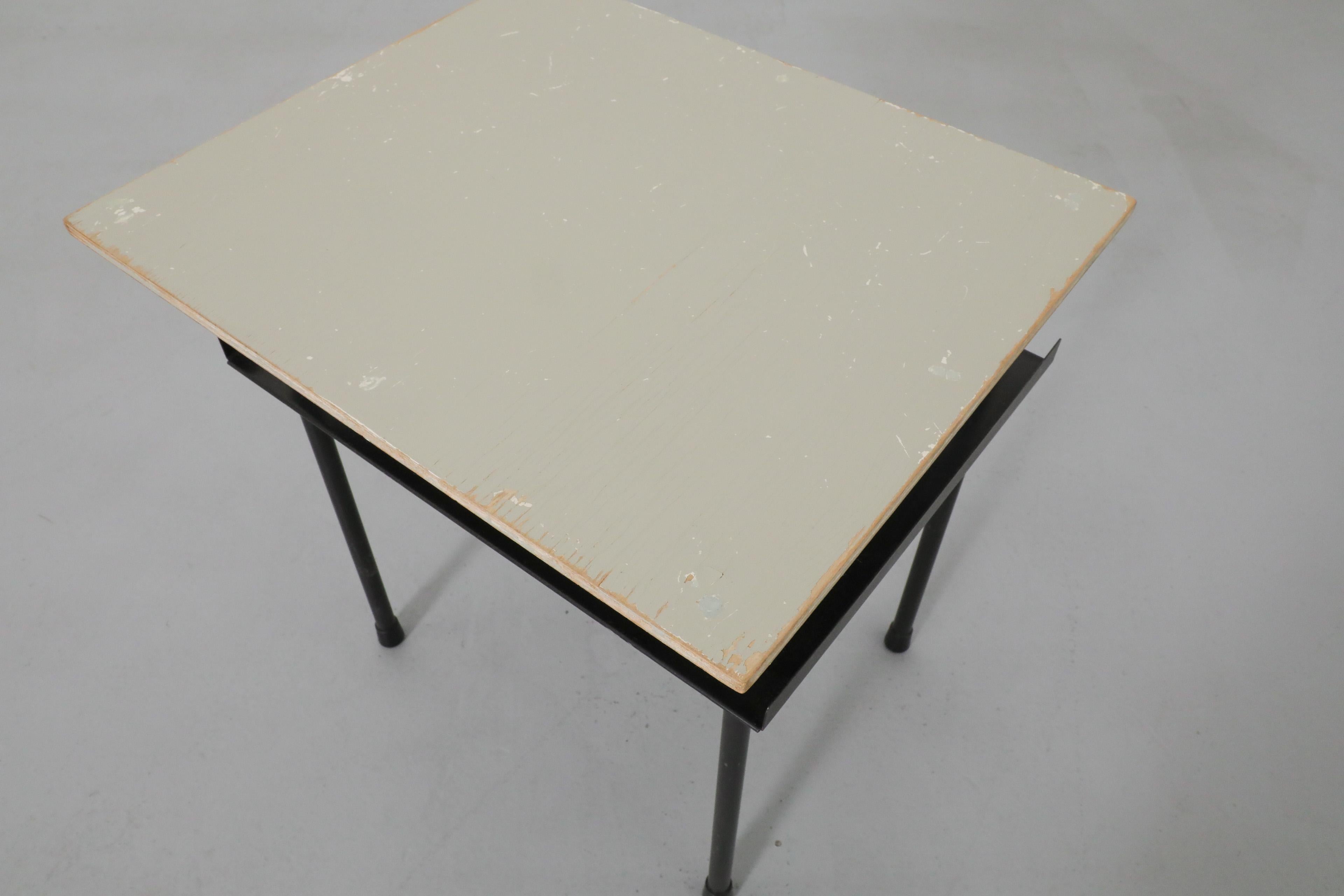 Original Bauhaus Stil Wim Rietveld Beistelltisch oder Night Stand im Angebot 3