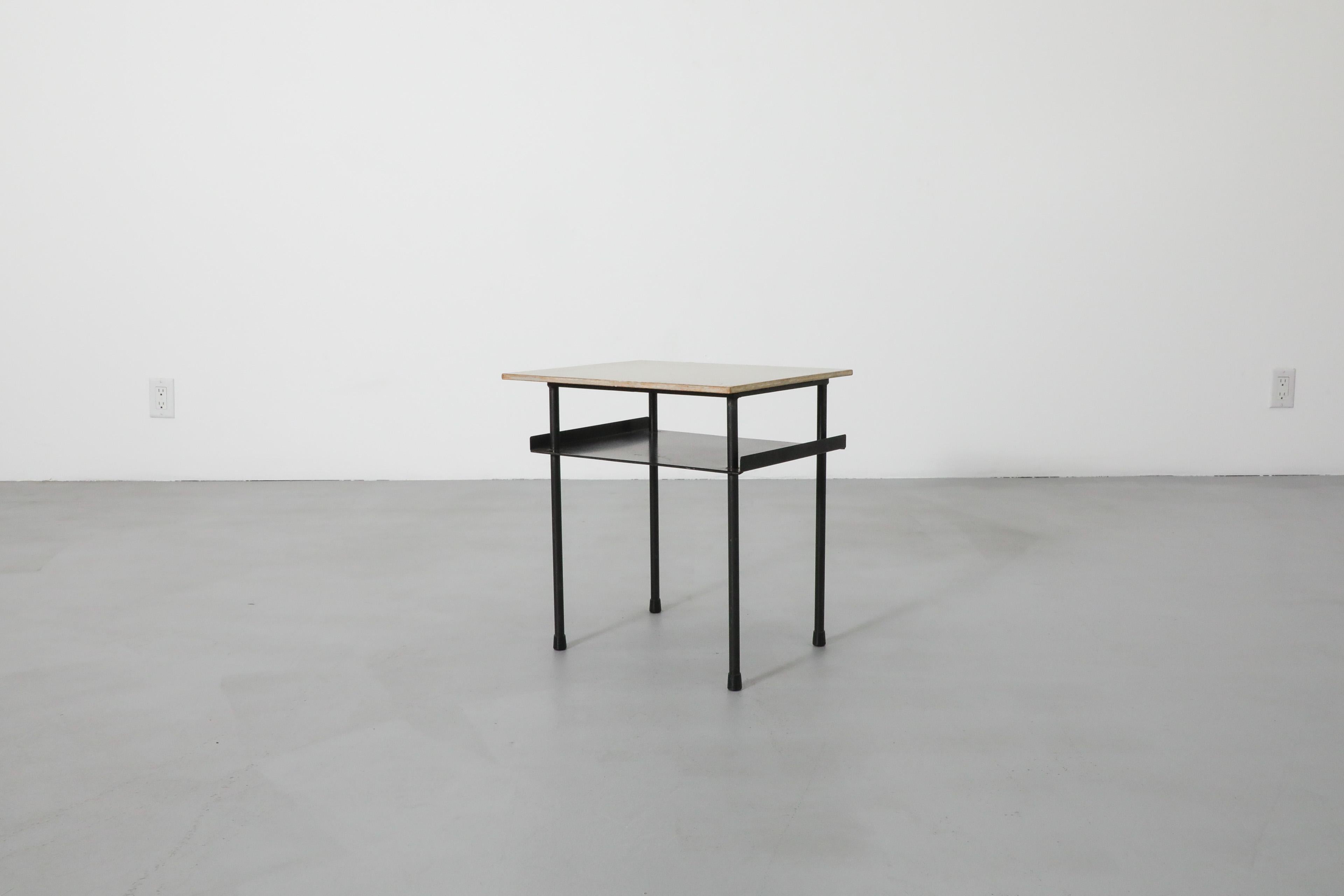 Néerlandais Table d'appoint ou de chevet originale du Bauhaus Wim Rietveld en vente