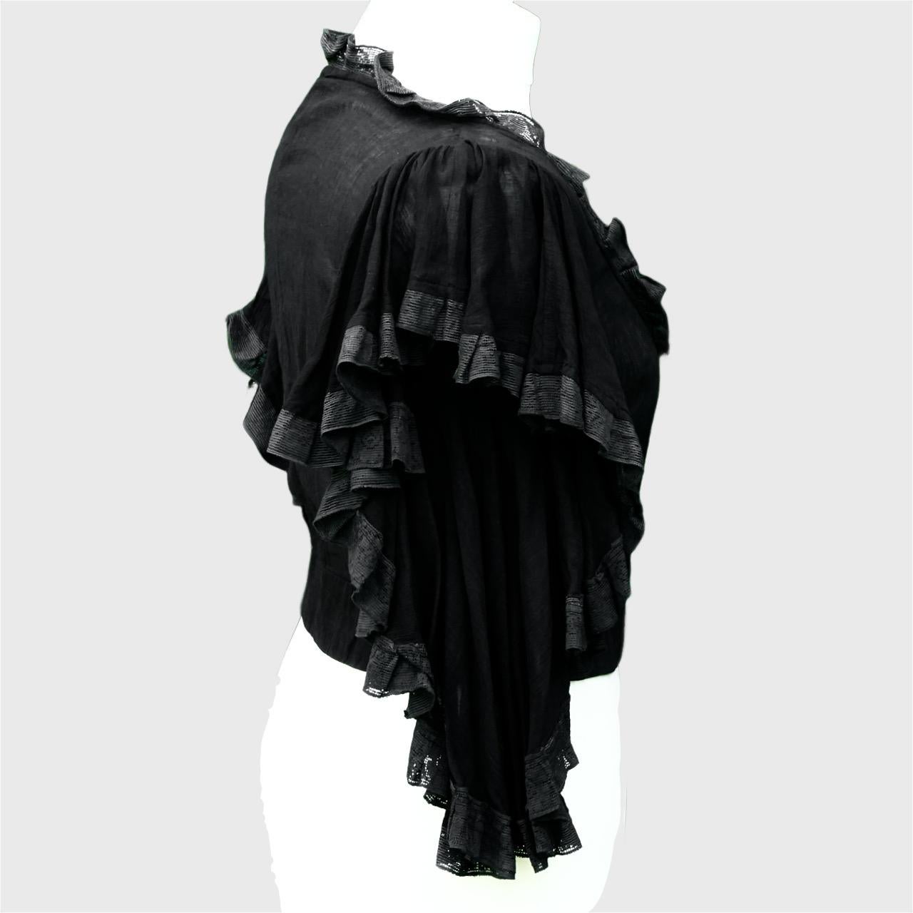 Nero Top originale BIBA in mussola di cotone nero con maniche svasate e rifiniture in pizzo anni '70 in vendita
