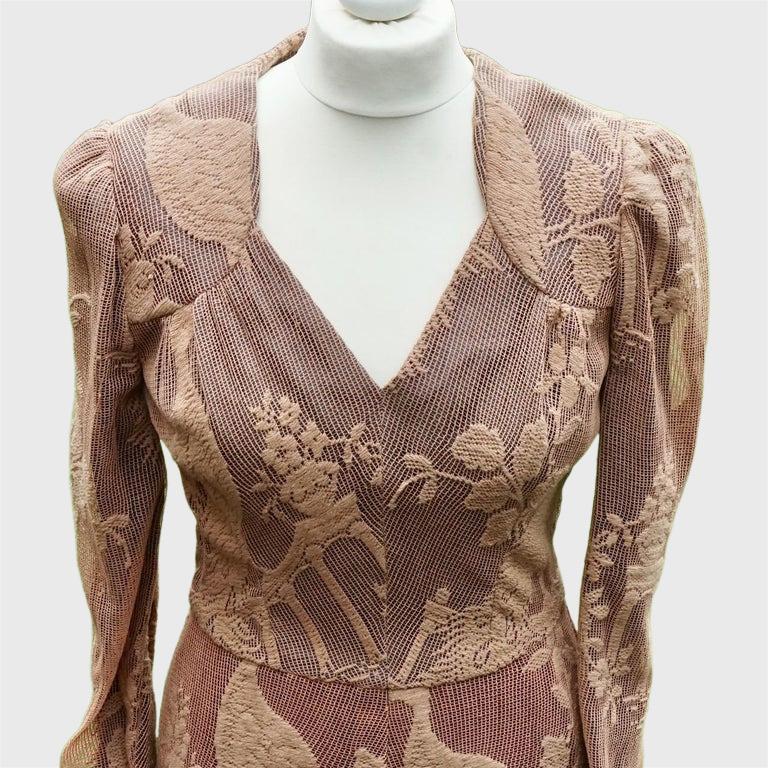 Beige BIBA Robe longue en maille beige rose avec broderie de paon, années 1970 en vente