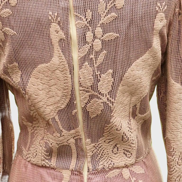 BIBA Robe longue en maille beige rose avec broderie de paon, années 1970 en vente 3