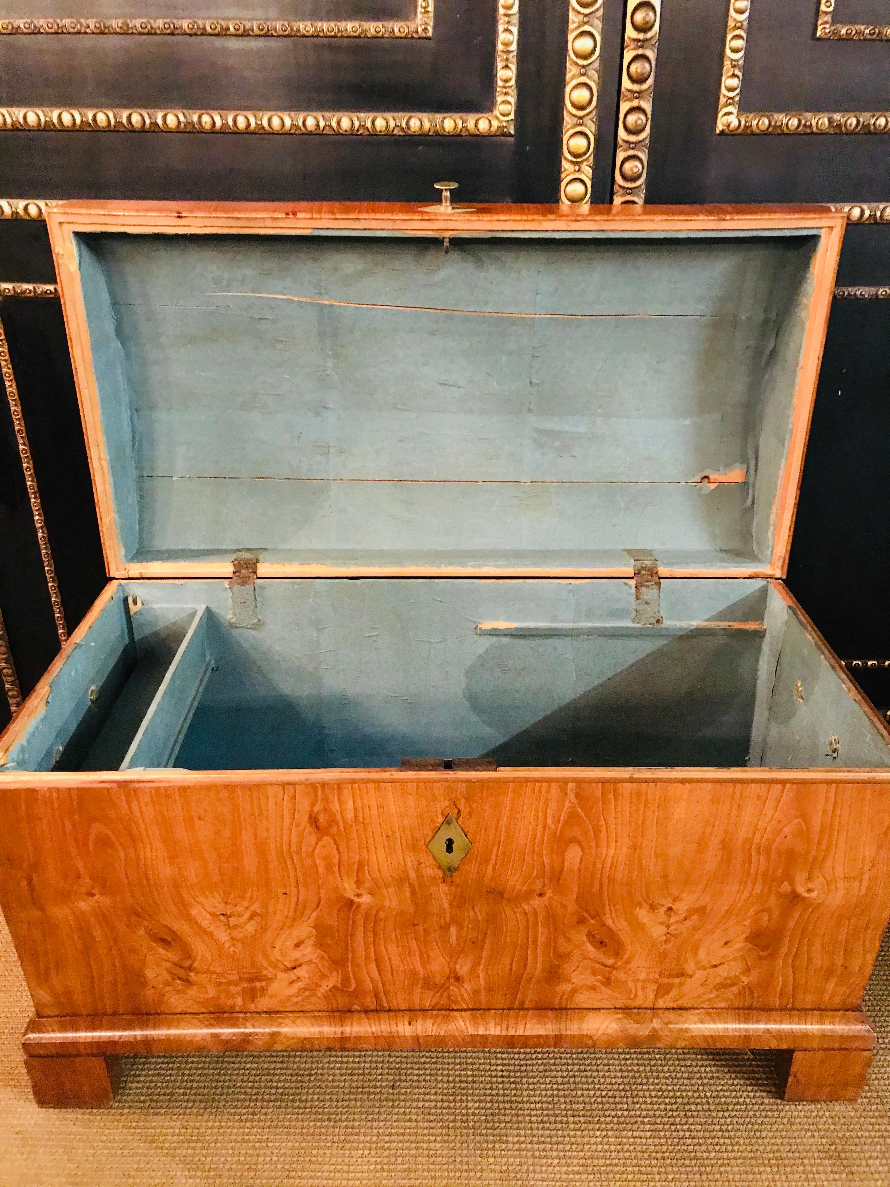 Original Biedermeier Blanket Chest with Round Lid with Polish Veneer, circa 1820 10