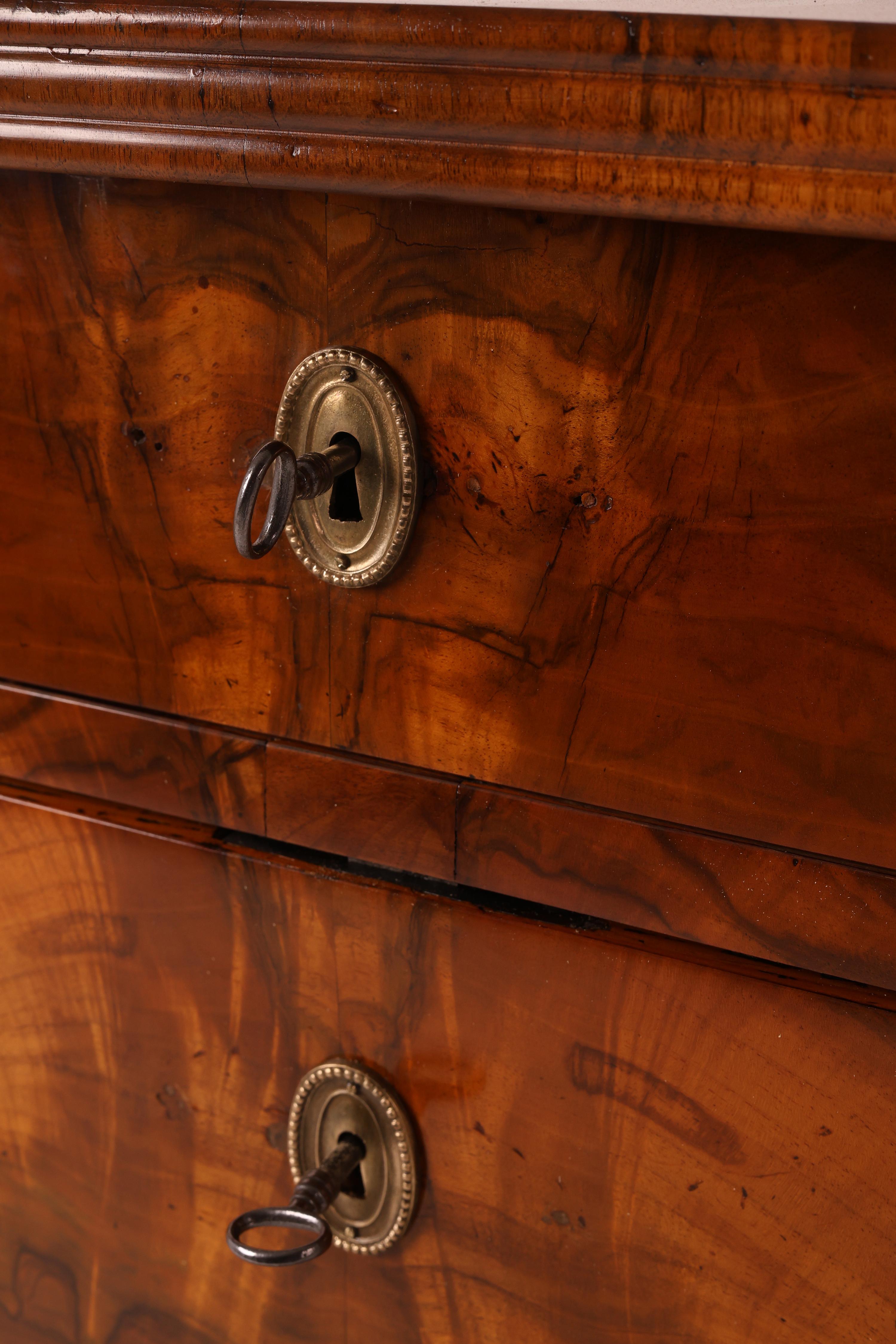 Cassettiera Biedermeier originale con piano a doppio specchio, XIX secolo in vendita 4