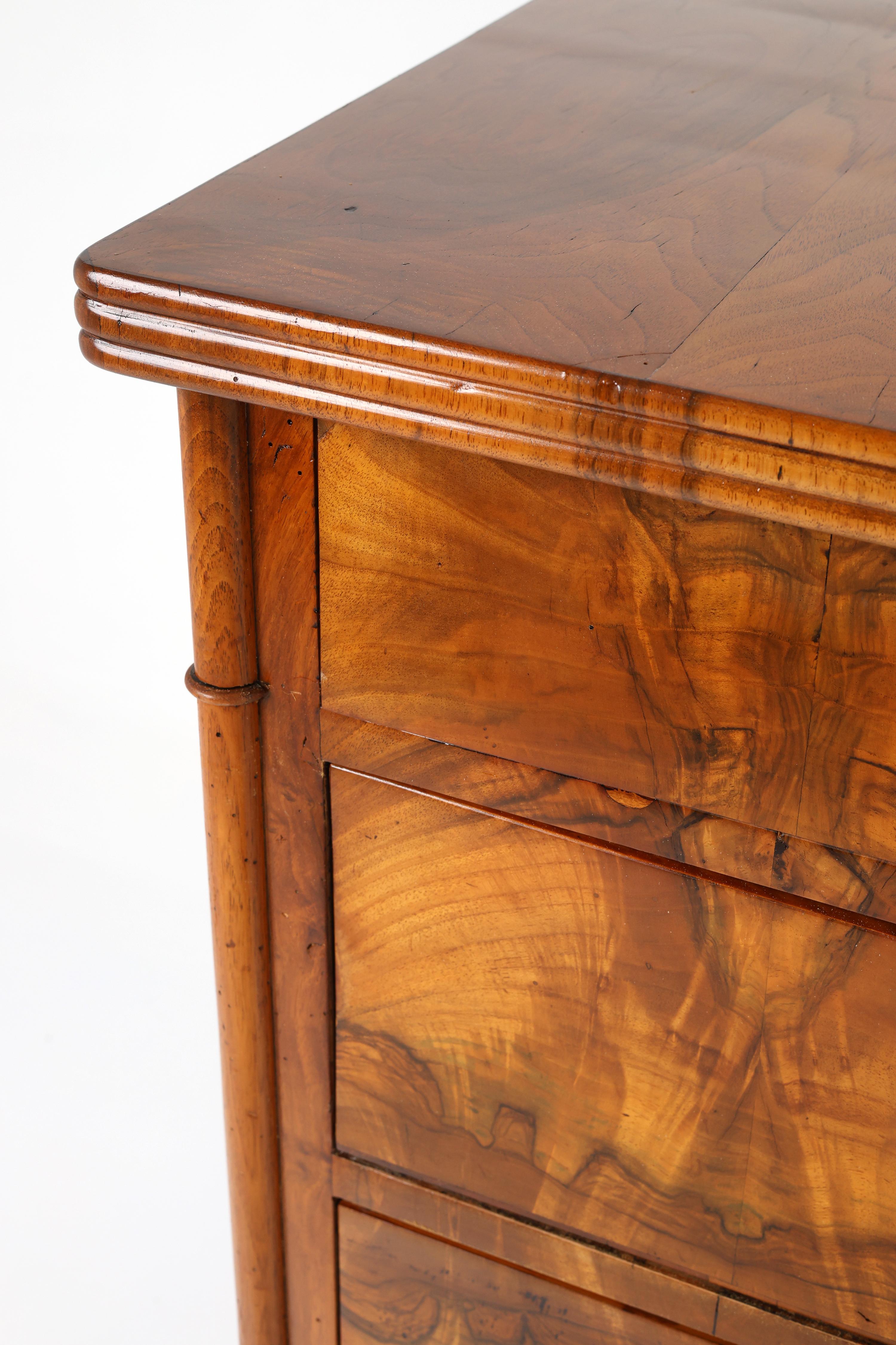 Cassettiera Biedermeier originale con piano a doppio specchio, XIX secolo in vendita 5