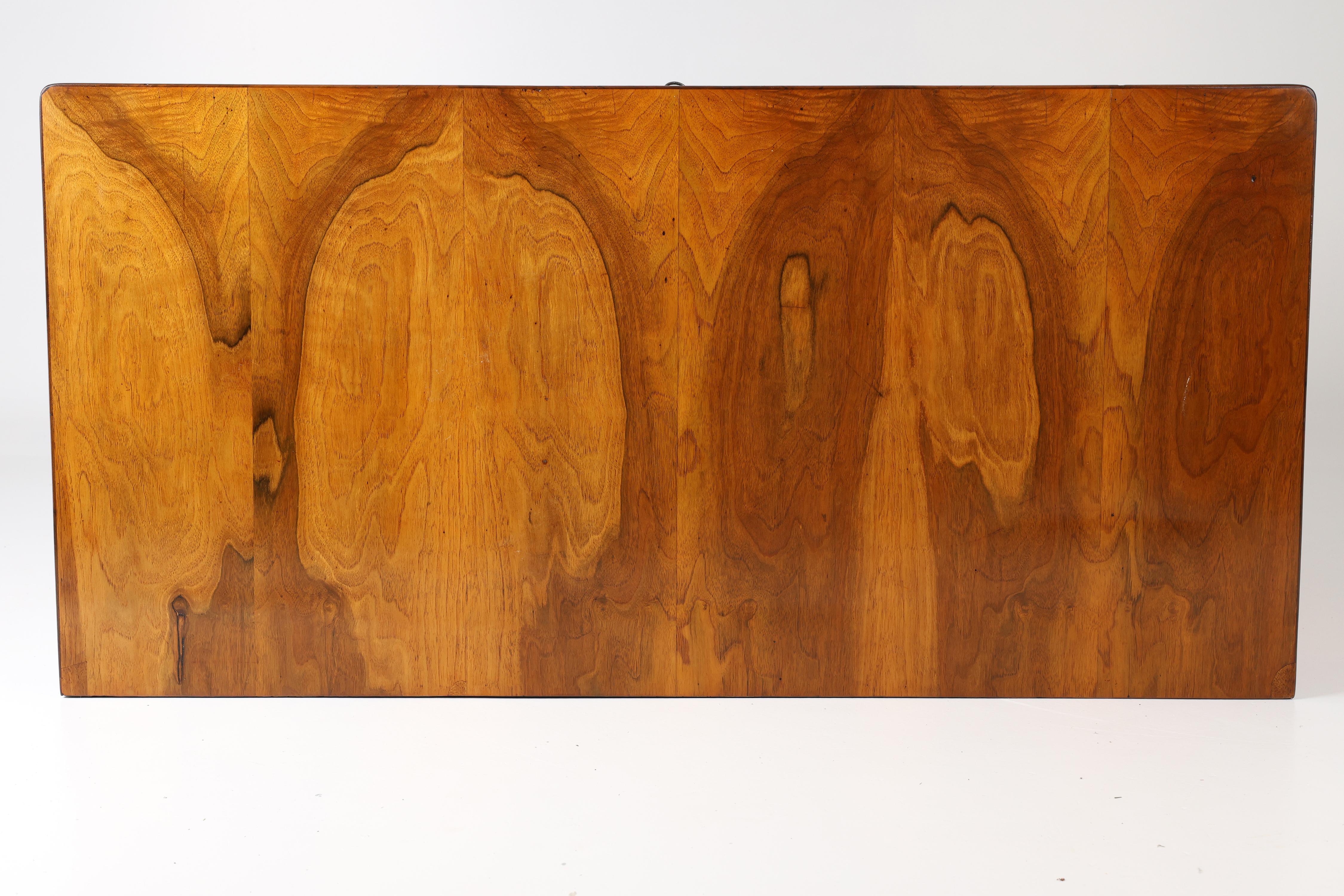 Cassettiera Biedermeier originale con piano a doppio specchio, XIX secolo in vendita 7