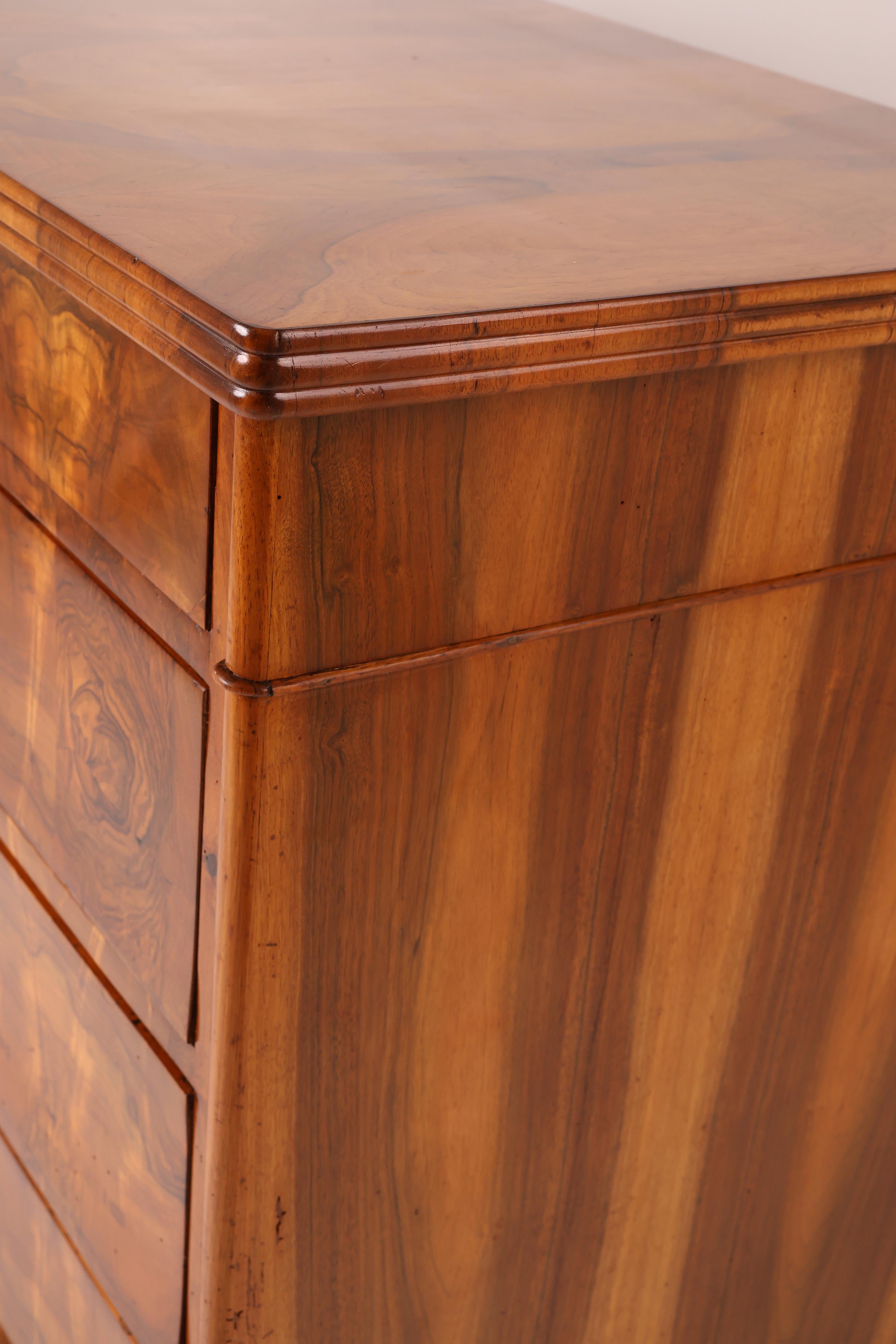 Lucidato Cassettiera Biedermeier originale con piano a doppio specchio, XIX secolo in vendita