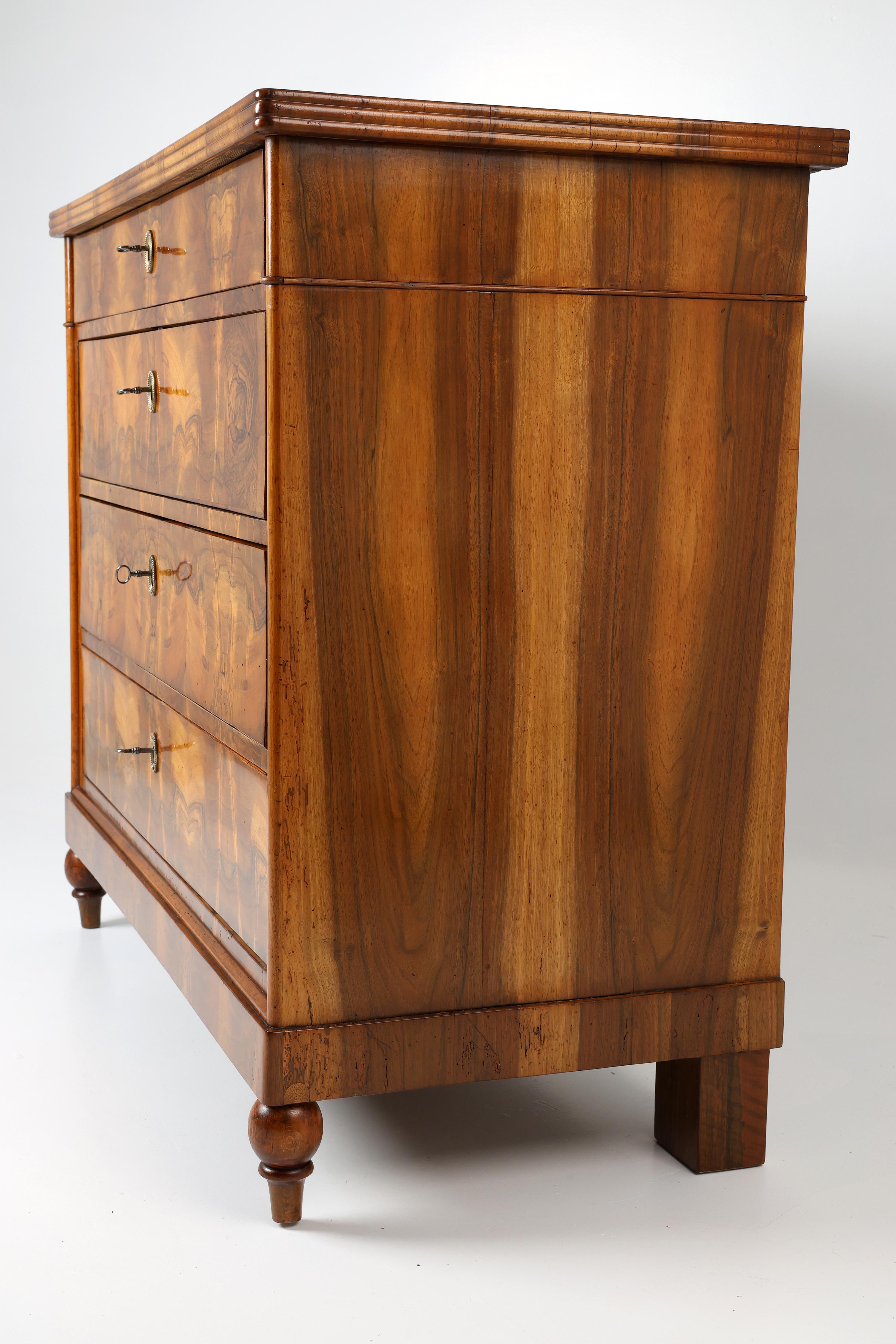 Cassettiera Biedermeier originale con piano a doppio specchio, XIX secolo In condizioni buone in vendita a Stahnsdorf, DE