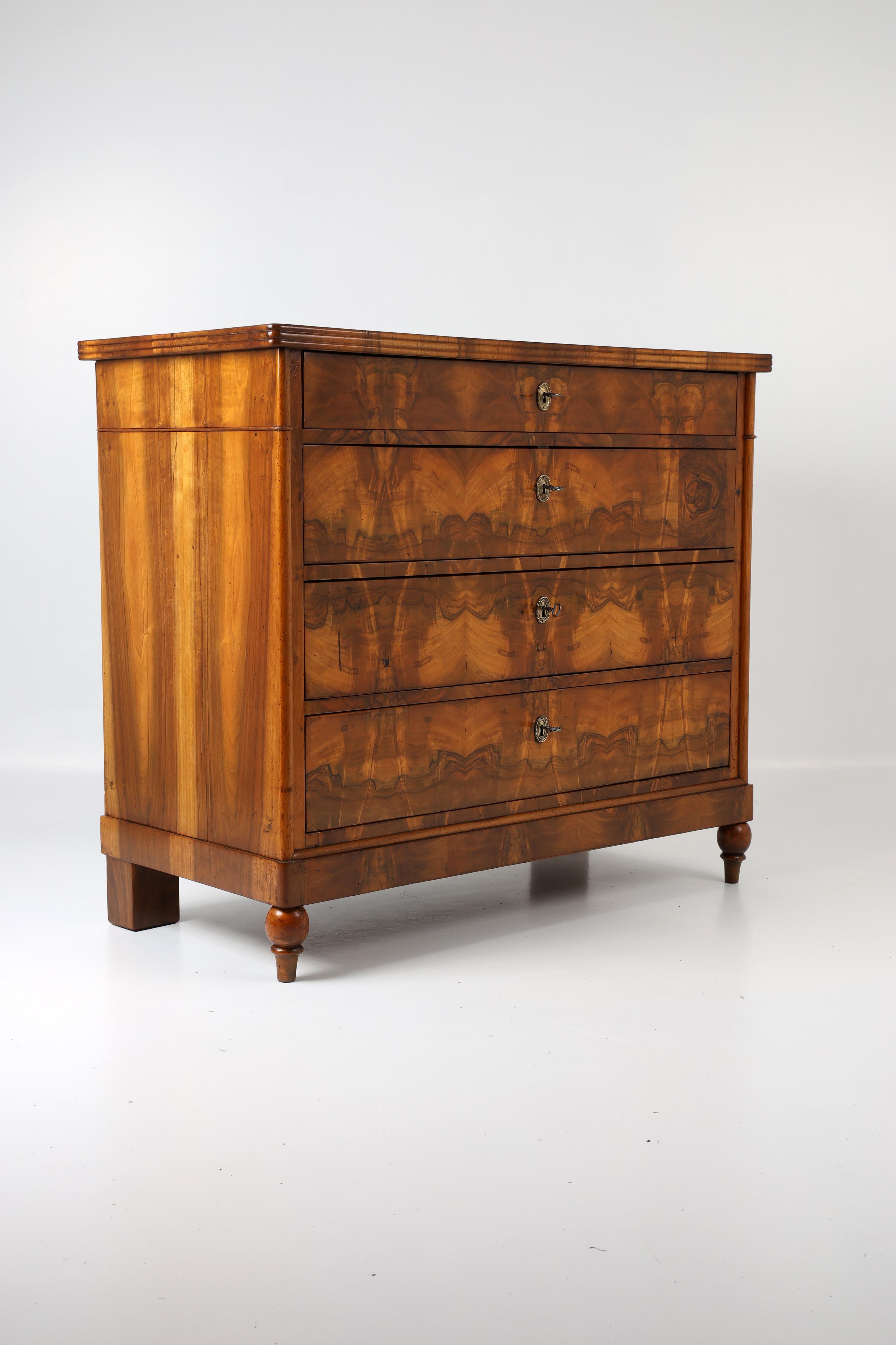 Cassettiera Biedermeier originale con piano a doppio specchio, XIX secolo in vendita 2