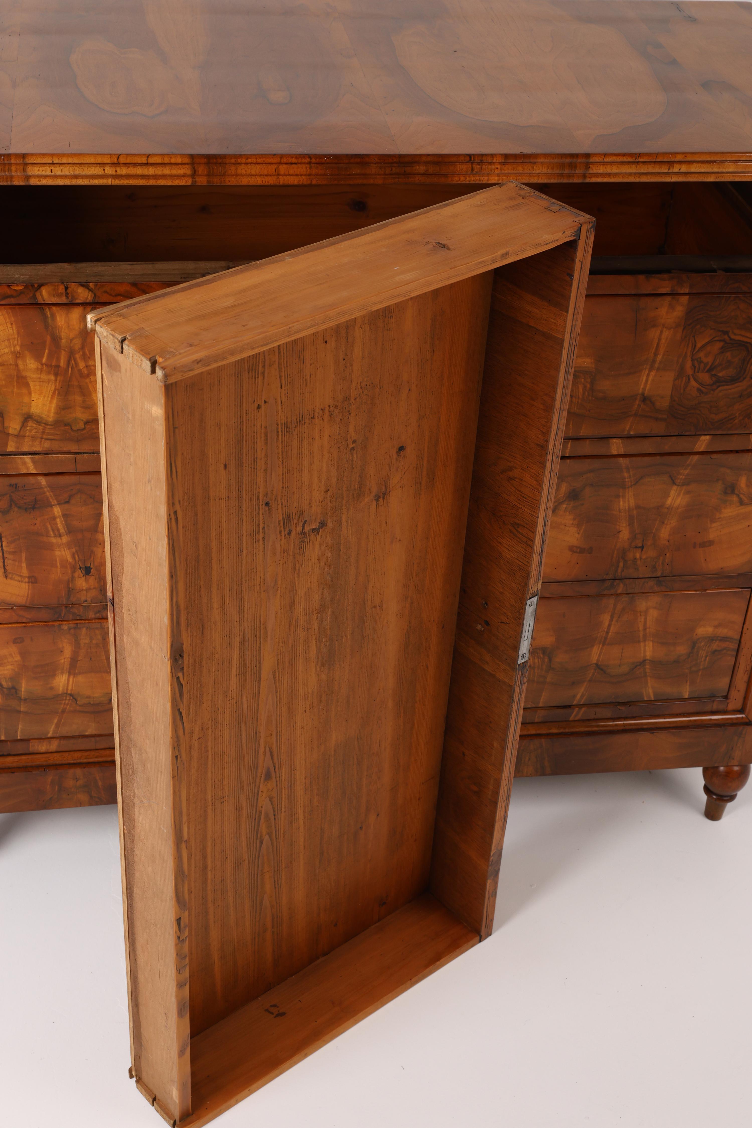 Cassettiera Biedermeier originale con piano a doppio specchio, XIX secolo in vendita 3