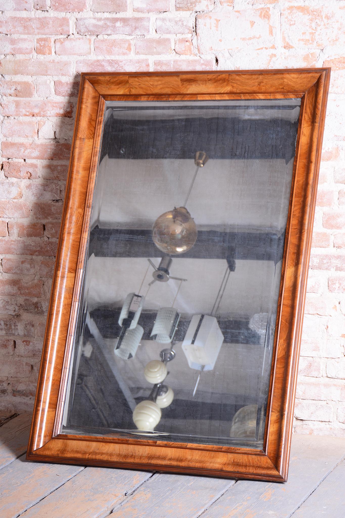 Tchèque Miroir Biedermeier original, noyer, Revive polonais, tchèque, années 1830 en vente