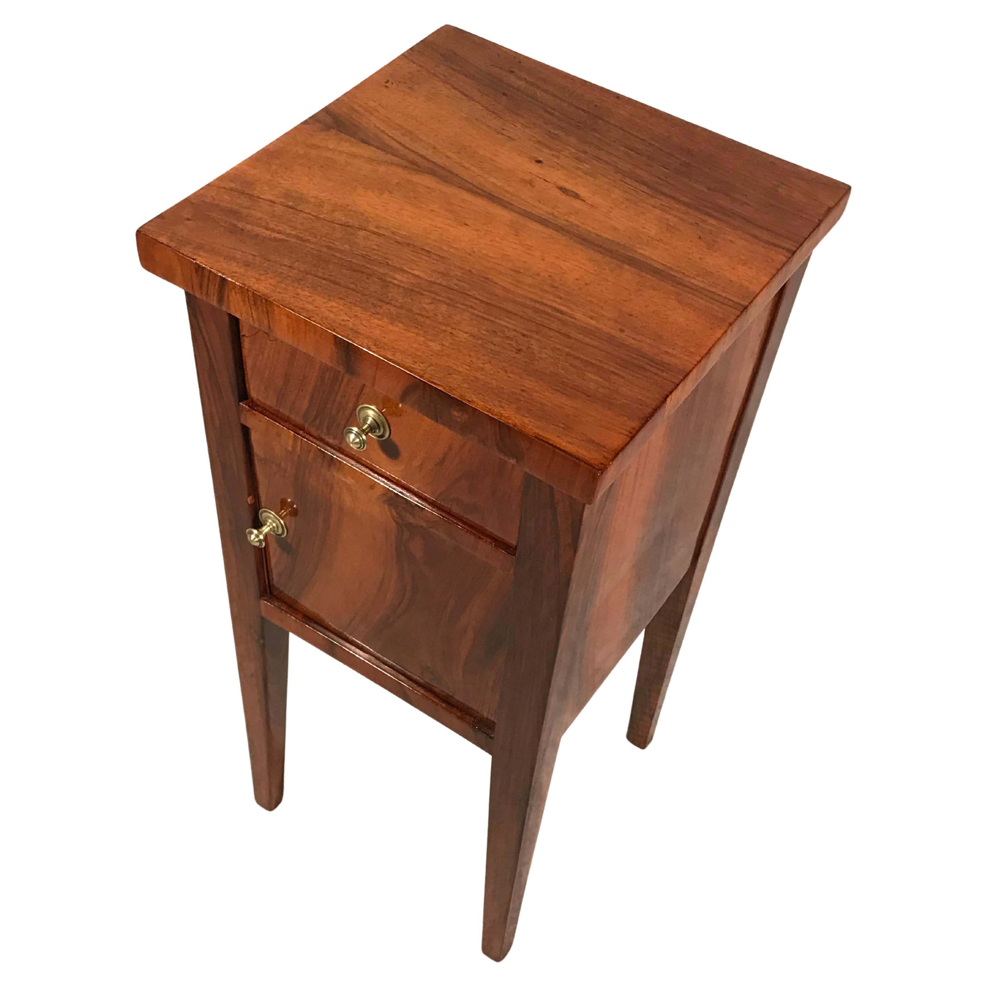 Original Biedermeier Night Stand, Süddeutschland 1820, Nussbaum (Furnier)