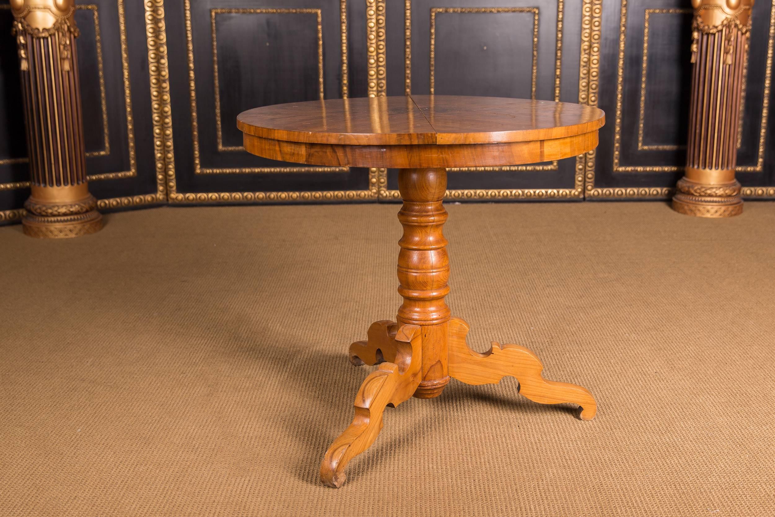 Original antique Biedermeier Table circa 1835 Walnut with walnut Root Veneer 2