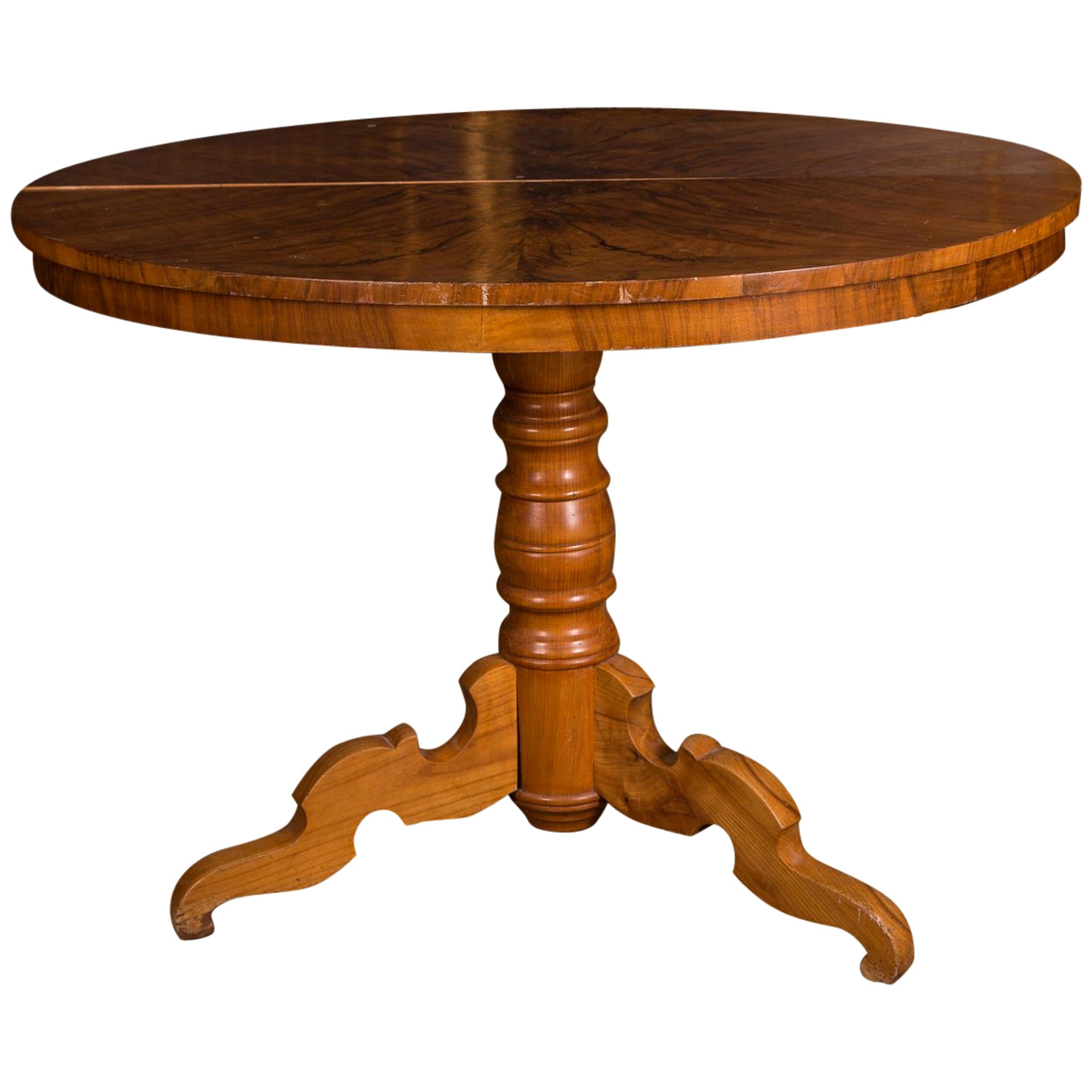 Original antique Biedermeier Table circa 1835 Walnut with walnut Root Veneer