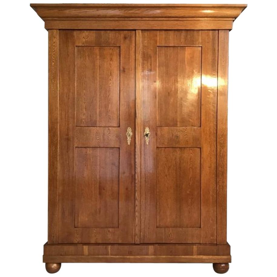 Original Biedermeier Wardrobe Armoire Made of Grained Oak 1810 For Sale