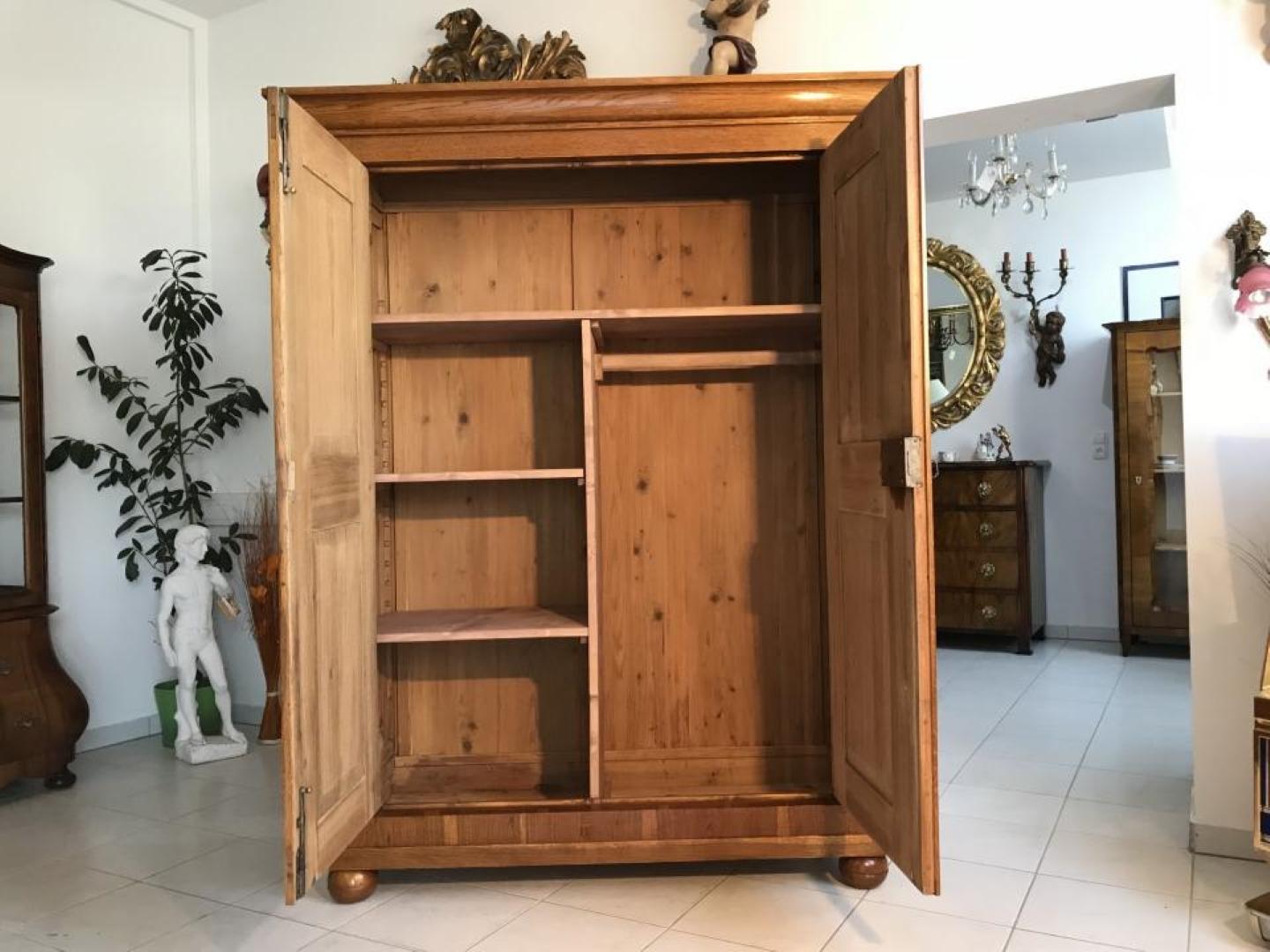 Original Biedermeier Wardrobe Armoire Made of Grained Oak 1810 In Good Condition For Sale In Senden, NRW