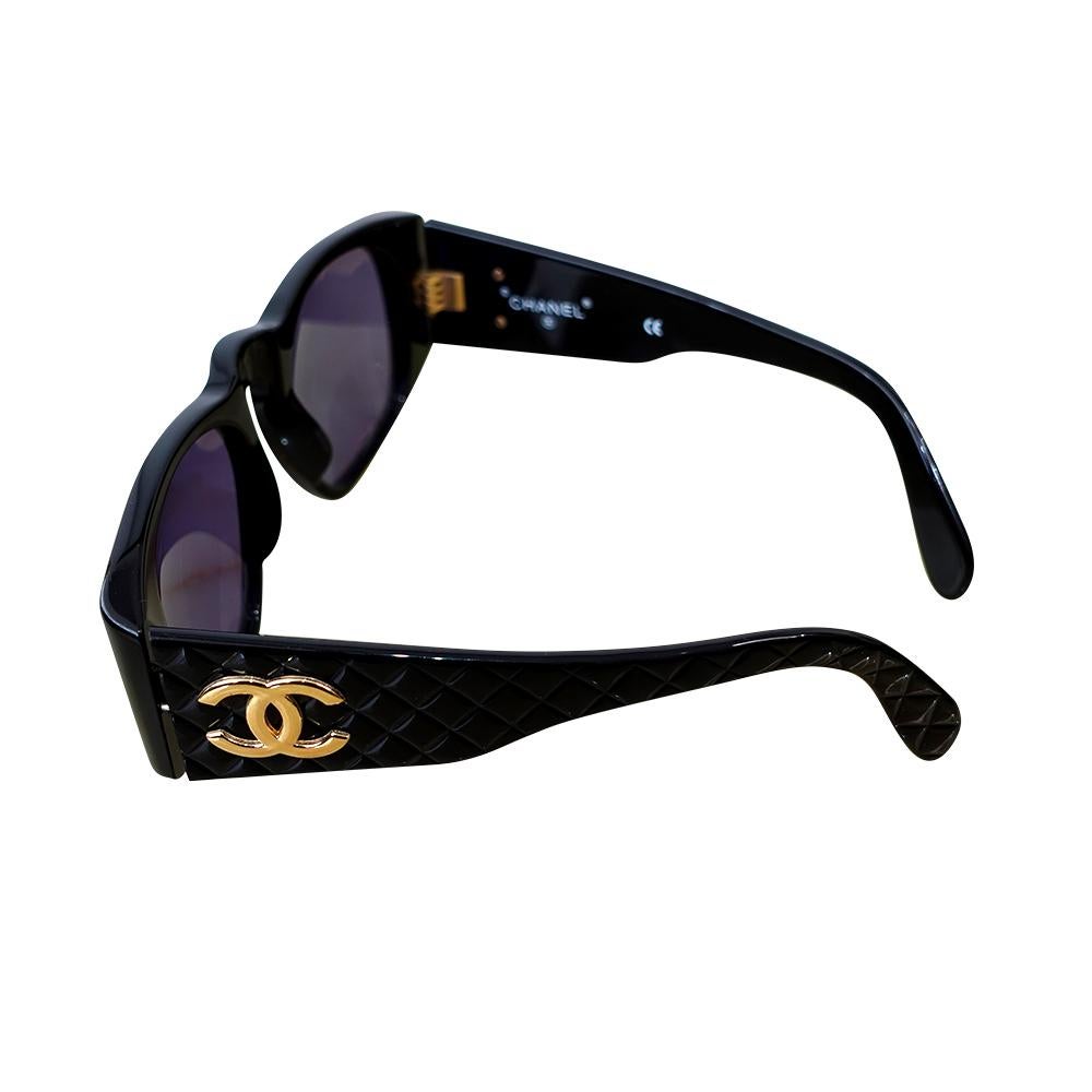 Original Black Chanel Quilted Sunglasses

Model 01450 94305

Made in Italy

Lens width: 48mm (1.89in)
Overall Frame Height: 48mm (1.89in)
Overall Frame Width: 133mm (5.24in)
Arm Length: 125mm (4.92in)
Bridge Width: 18mm (0.71in)

Chanel case included