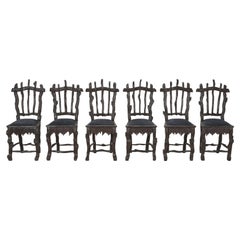 Ensemble original de 6 chaises de salle à manger de la Forêt-Noire sculptées à la main, disponibles avec table assortie