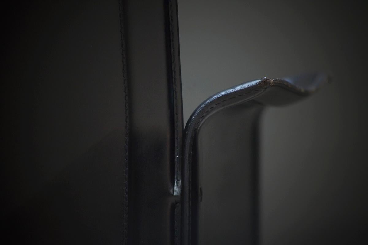 Original Black Leather Dining Chair by Tito Agnoli for Matteo Grassi For Sale 8