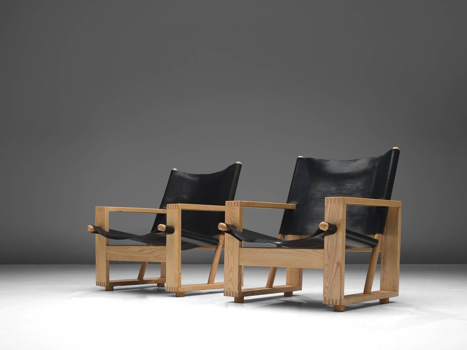 Mid-Century Modern Original Black Leather Hunting Chairs in Ash