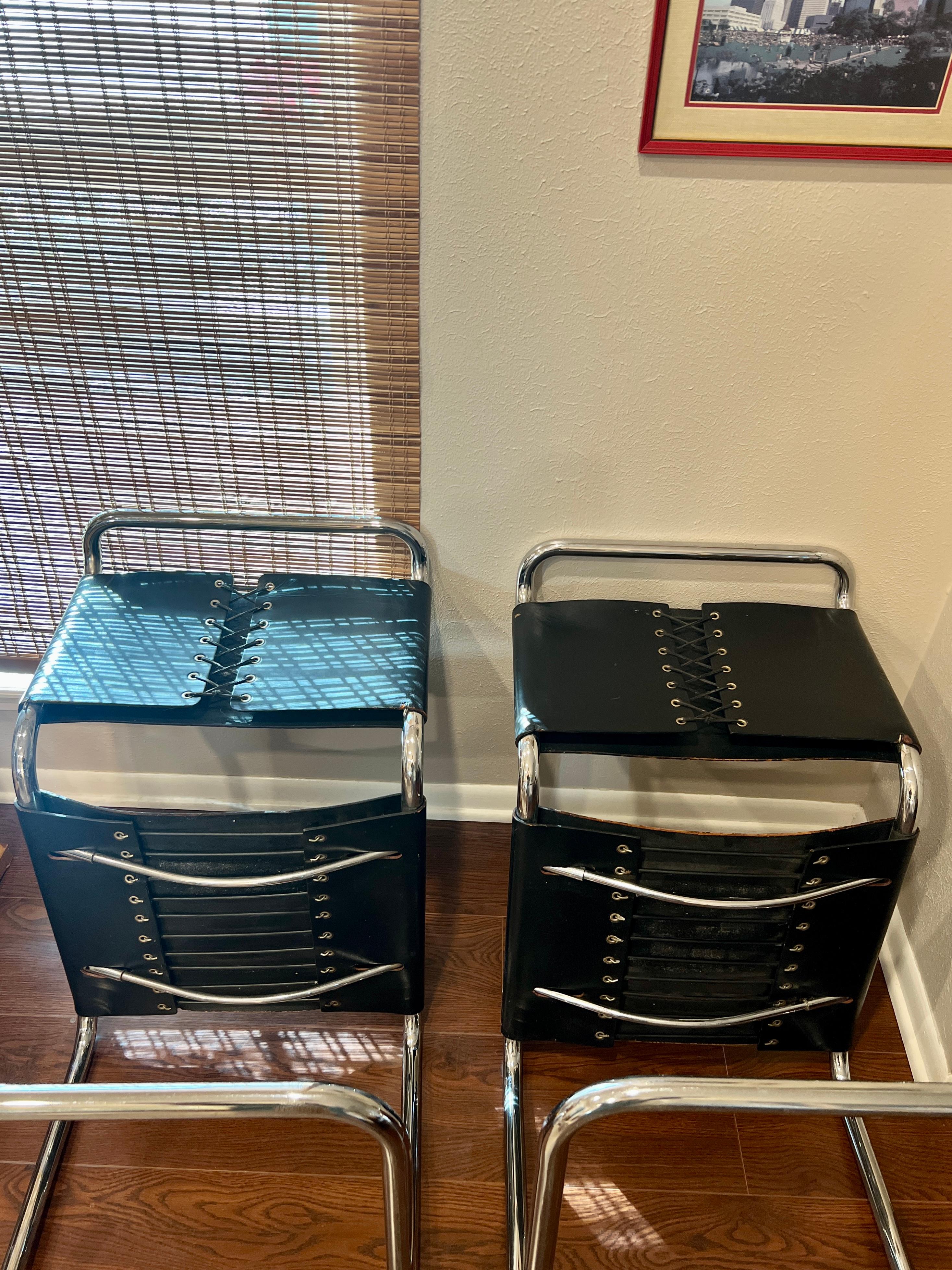 Original Black Leather Pair of Gavina B33 Chairs by Marcel Breuer with Corset For Sale 4