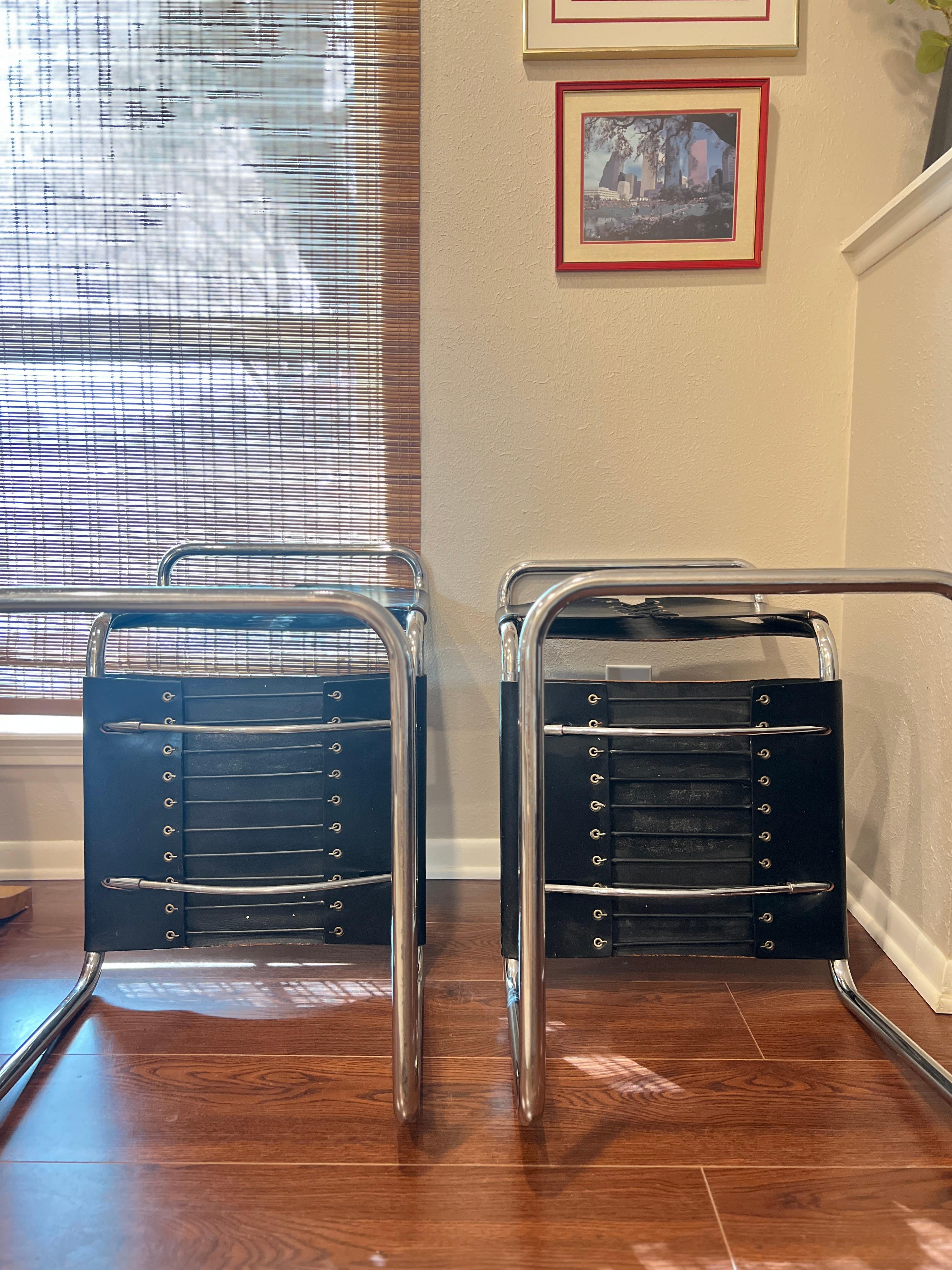 Original Black Leather Pair of Gavina B33 Chairs by Marcel Breuer with Corset For Sale 1