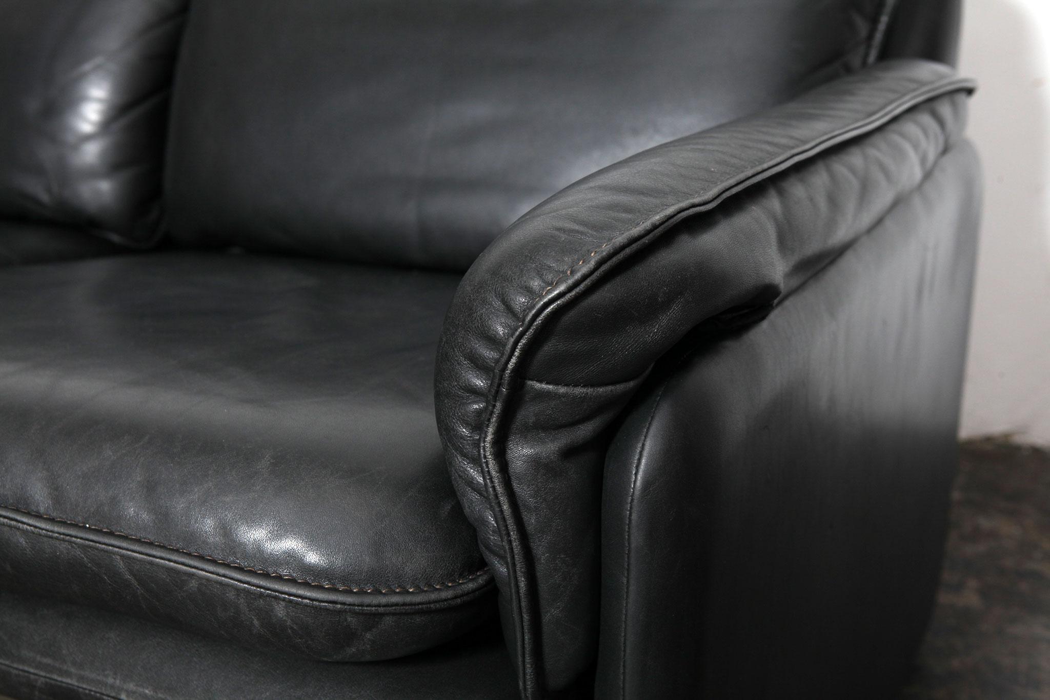 Swiss Original Black Leather Recliner Chair from De Sede, Model DS-50, Switzerland For Sale