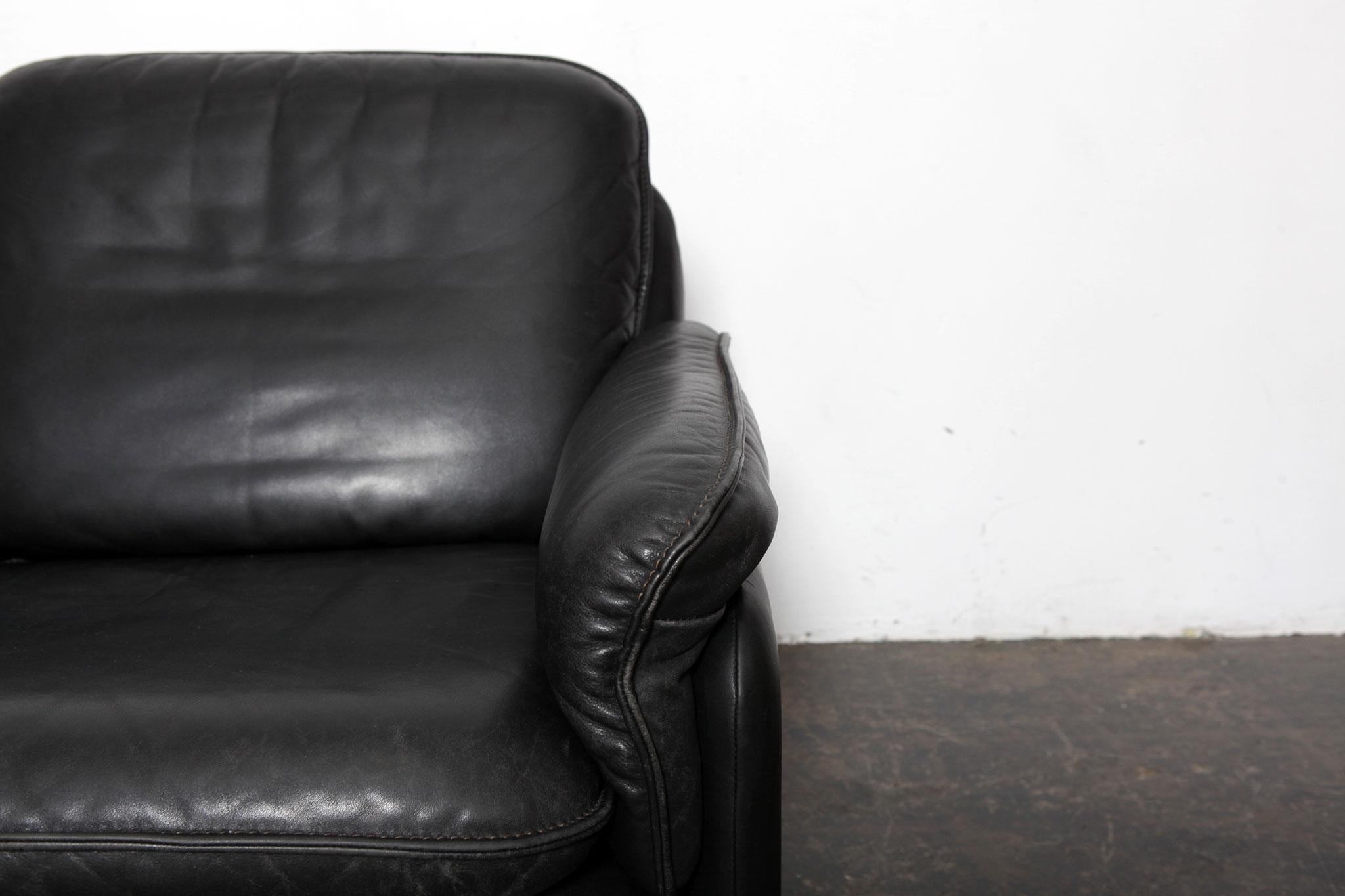 Original Black Leather Recliner Chair from De Sede, Model DS-50, Switzerland In Good Condition For Sale In North Hollywood, CA