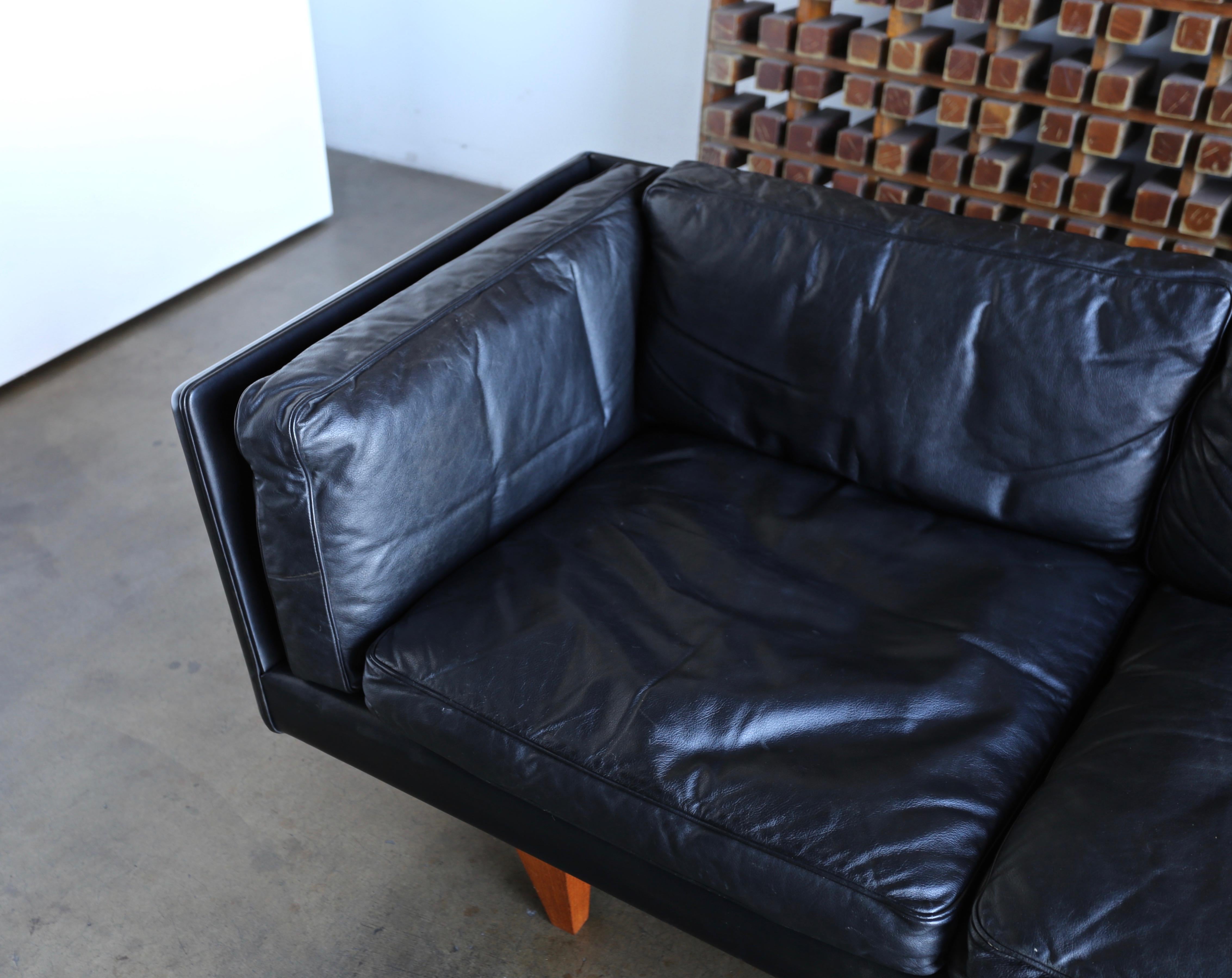 Original Black Leather Sofa by Illum Wikkelsø 4