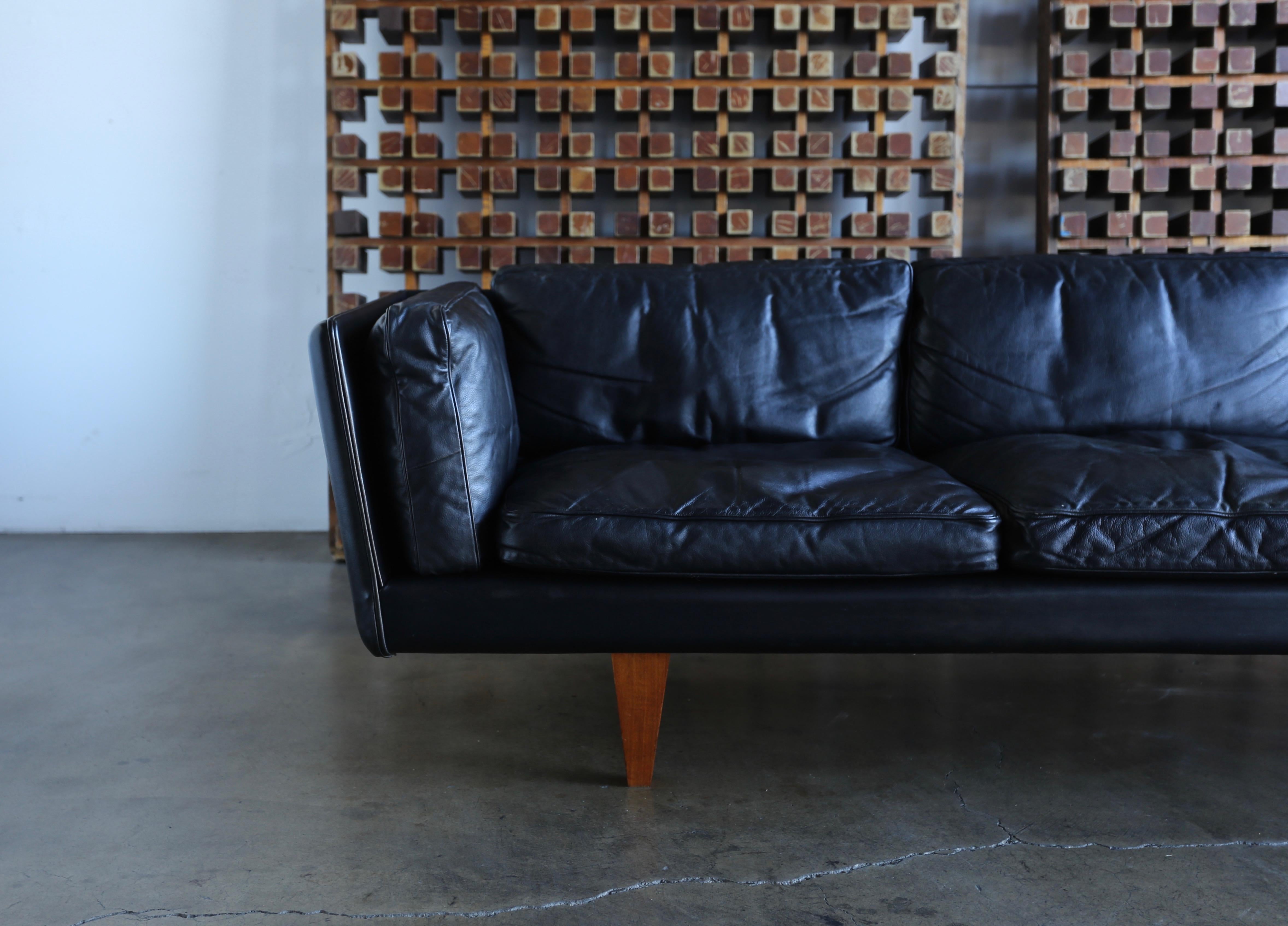 Mid-Century Modern Original Black Leather Sofa by Illum Wikkelsø