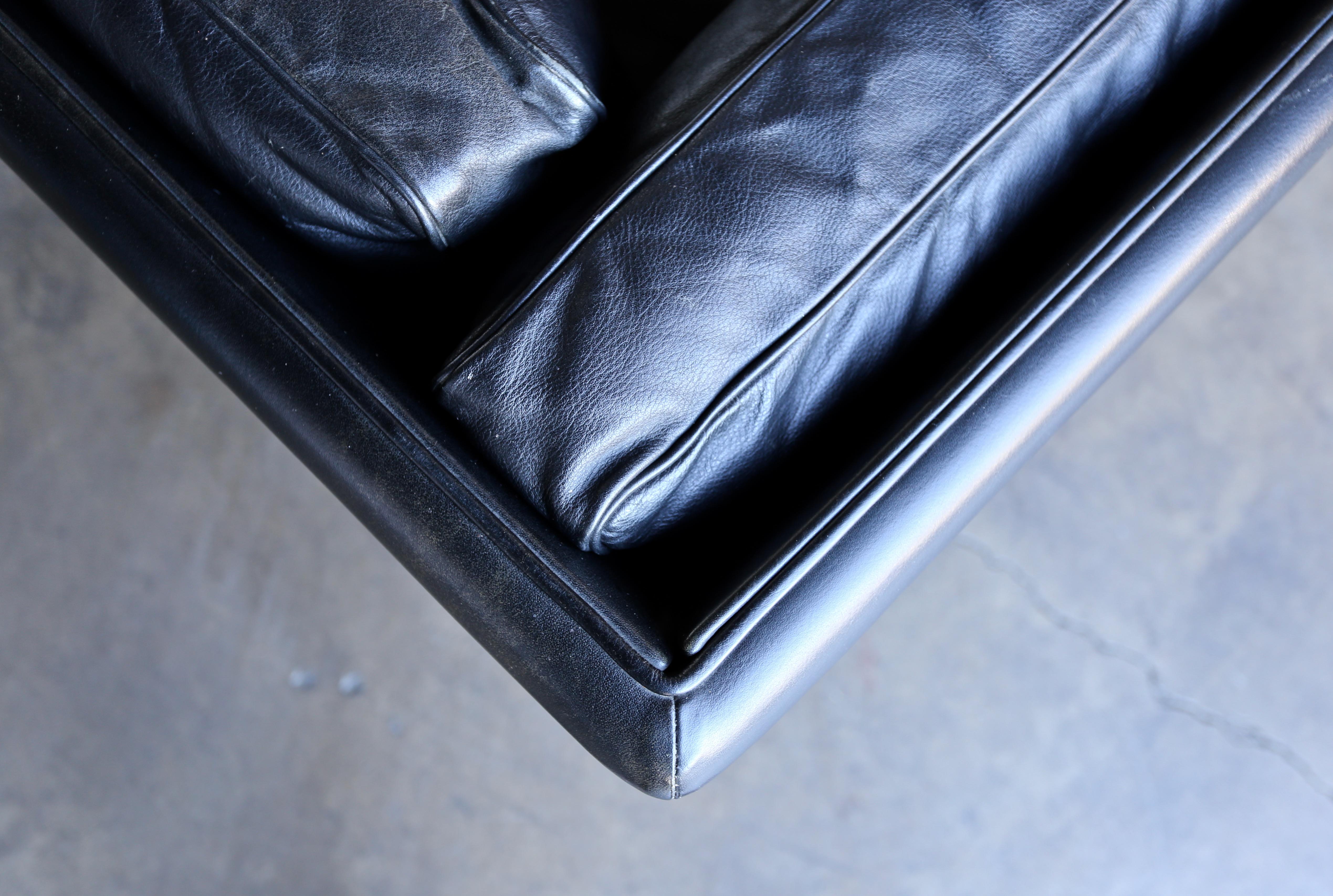 20th Century Original Black Leather Sofa by Illum Wikkelsø