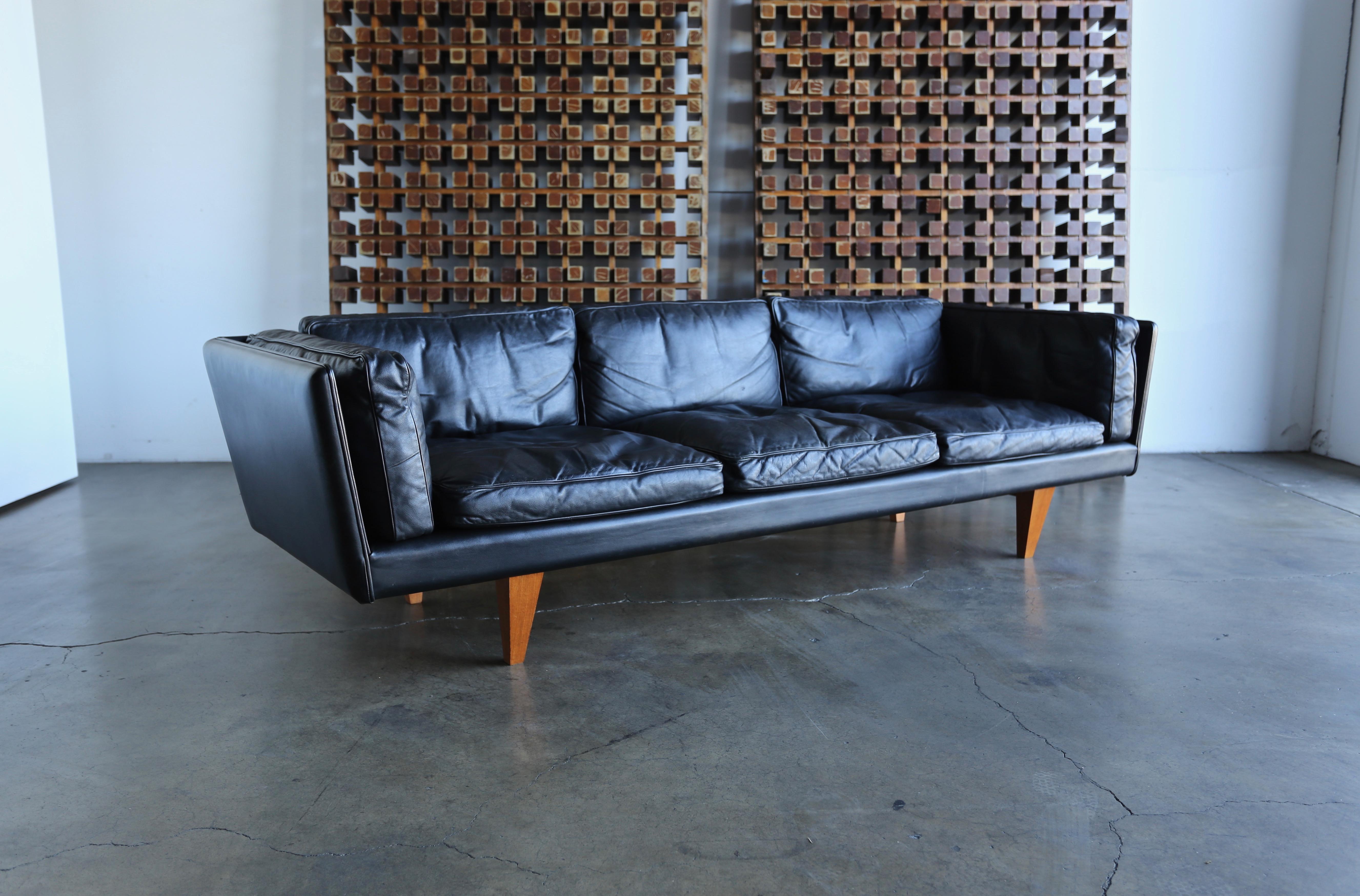 Original Black Leather Sofa by Illum Wikkelsø 2