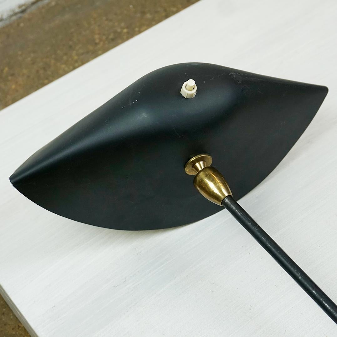 Original Lámpara de Pared de un Brazo Negra  por Serge Mouille Moderno de mediados de siglo en venta