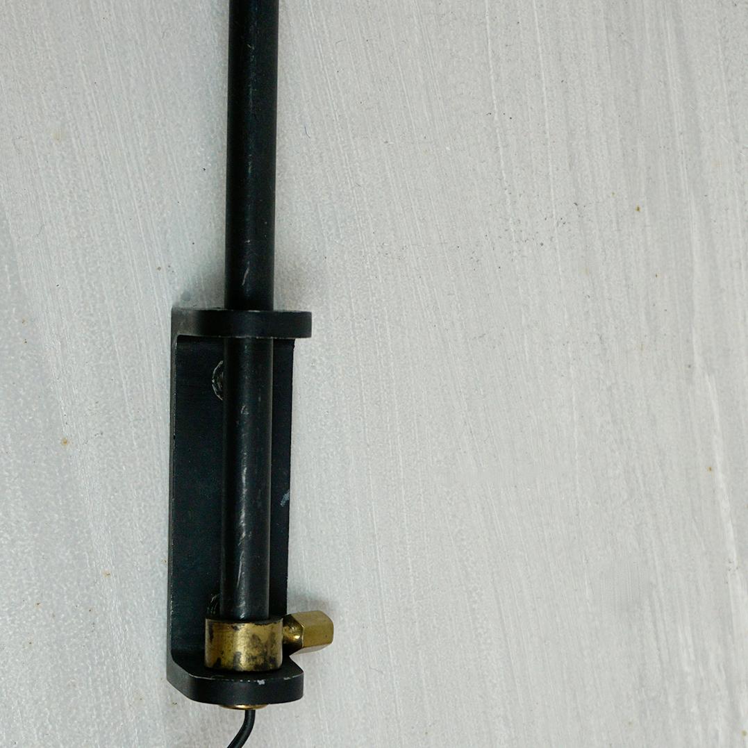 Original Lámpara de Pared de un Brazo Negra  por Serge Mouille Esmaltado en venta
