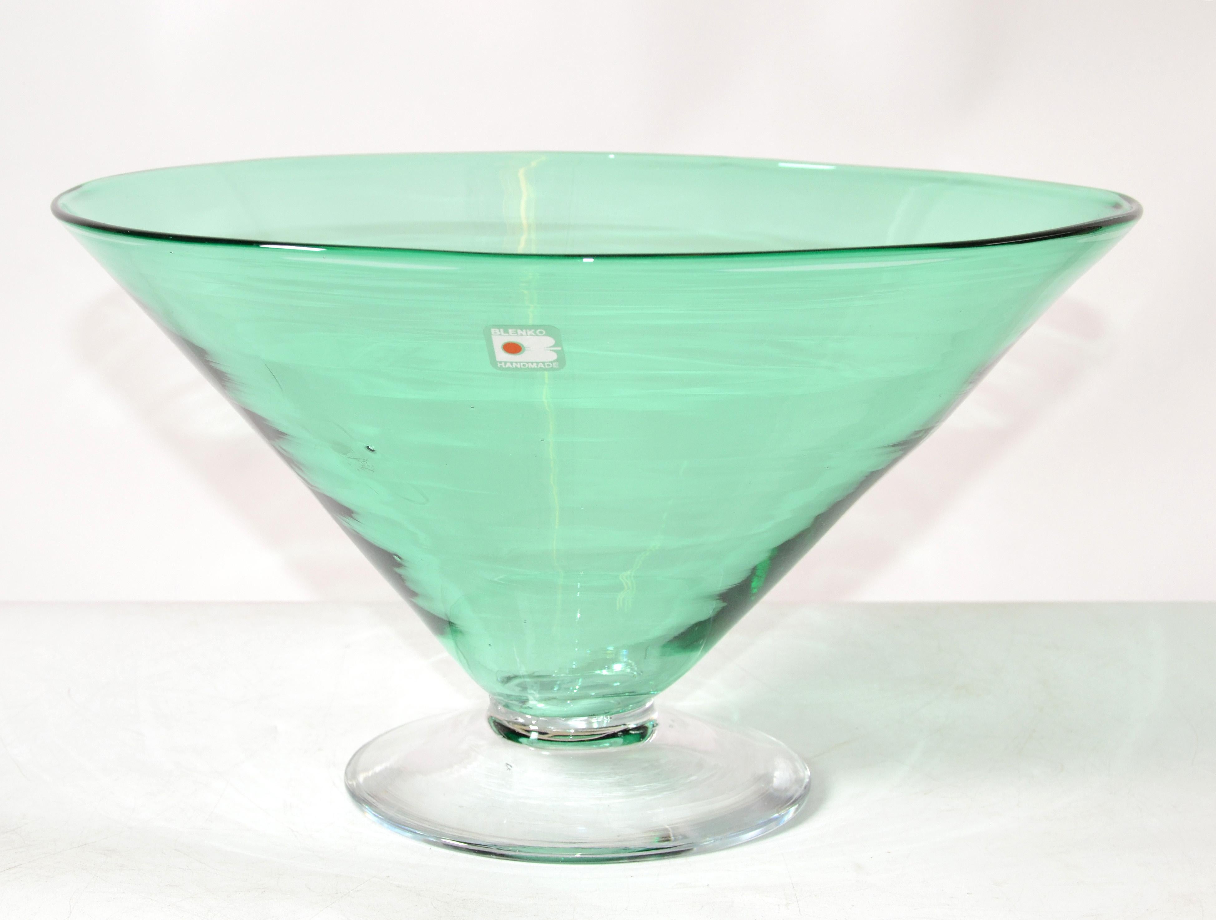 Moderne mintgrüne Blenko-Kunstglasschale aus der Mitte des Jahrhunderts, Tafelaufsatz 1980 (Handgefertigt) im Angebot