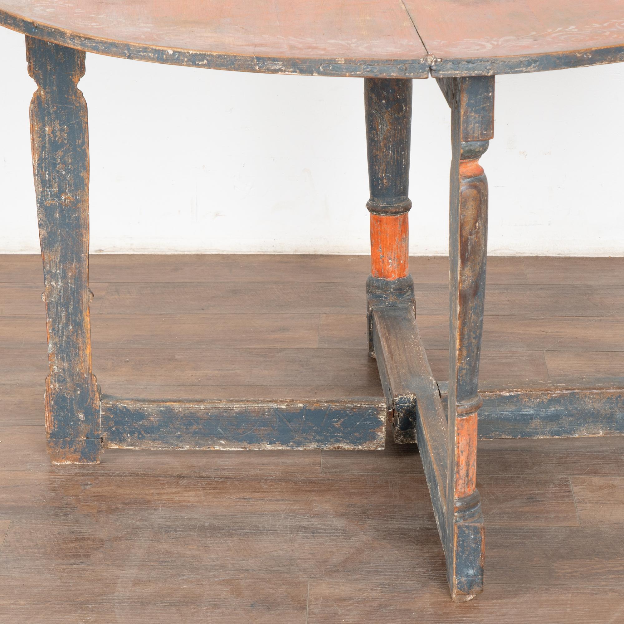 Original Blue and Red Painted Drop Leaf Table, Sweden circa 1840-60 3