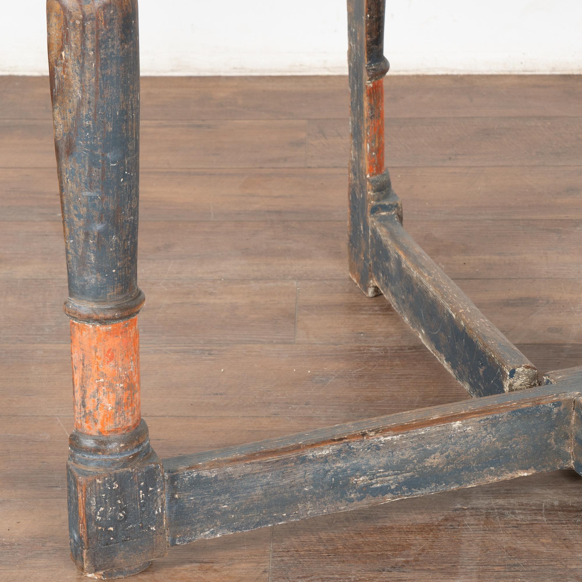 Original Blue and Red Painted Drop Leaf Table, Sweden circa 1840-60 4