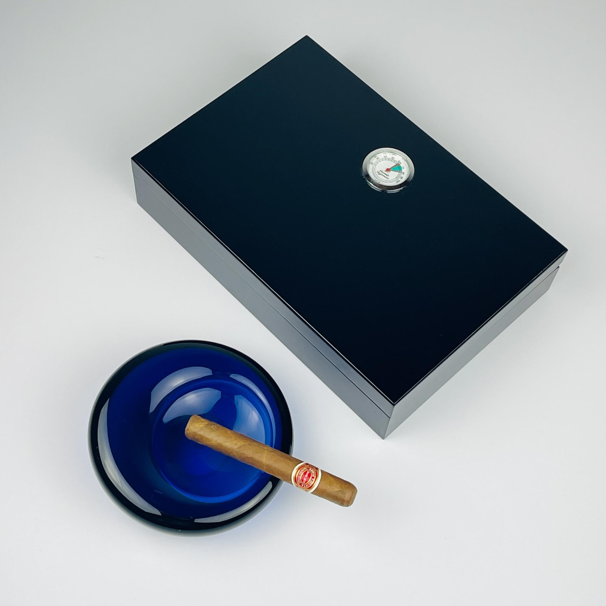 Posacenere originale in vetro blu di Per Lütken per Holmegaard, Danimarca, 1962 in vendita 4