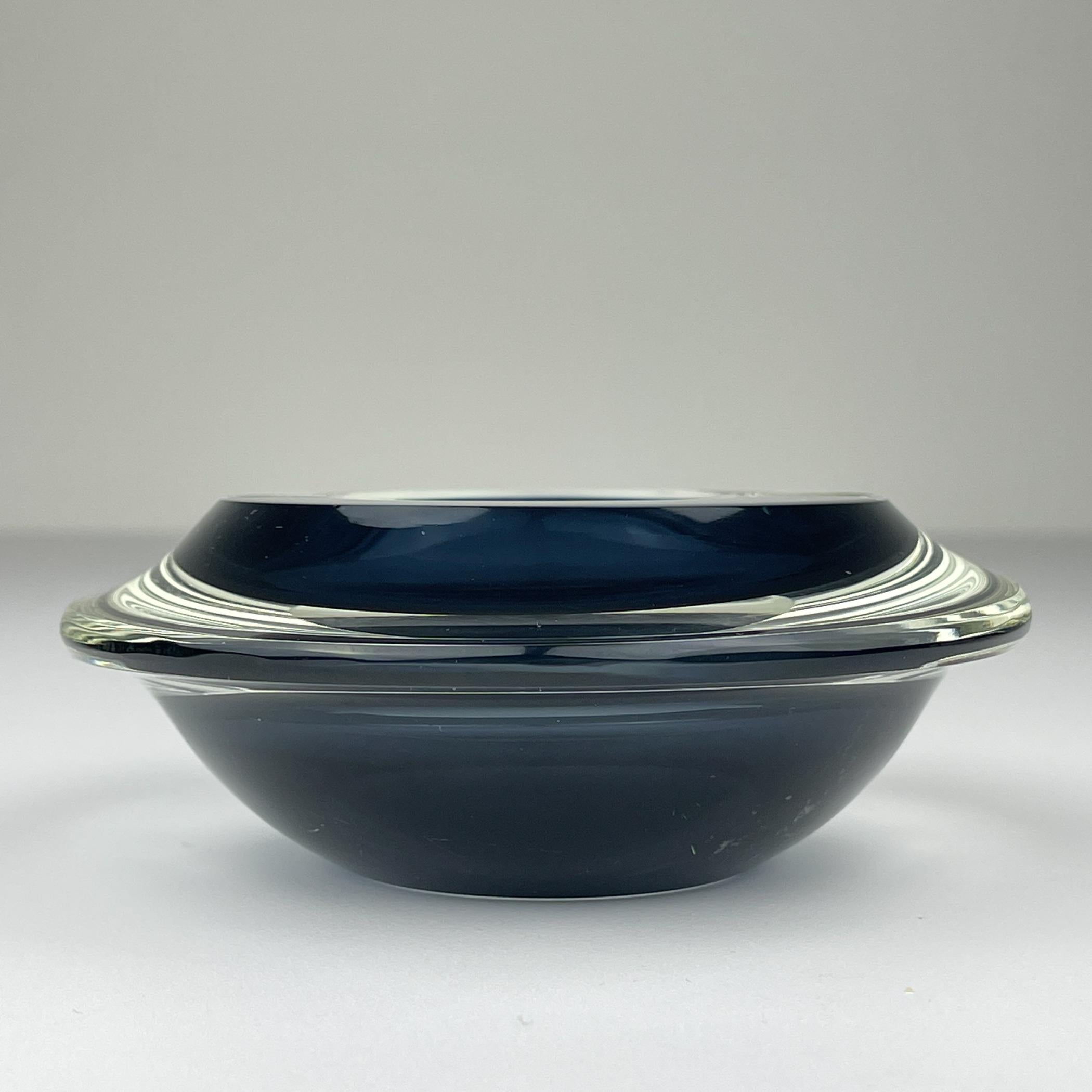 Italiano Posacenere originale in vetro di Murano blu, Italia, anni '80 in vendita
