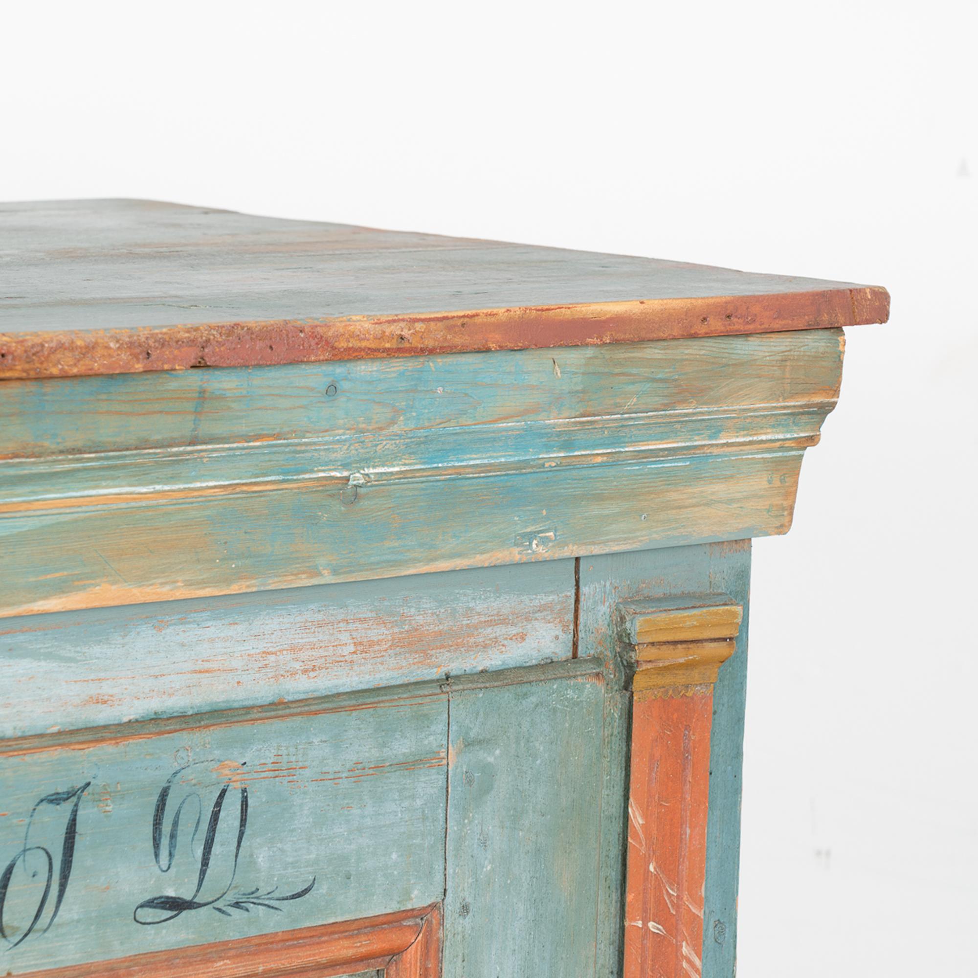 Blau lackierter Sideboard-Schrank, Schweden, datiert 1843 im Angebot 4